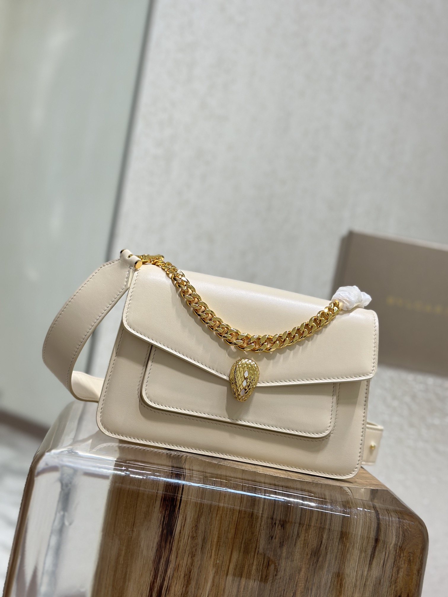 Handbags Bvlgari 290767 size:25*17*8 cm - vstockx