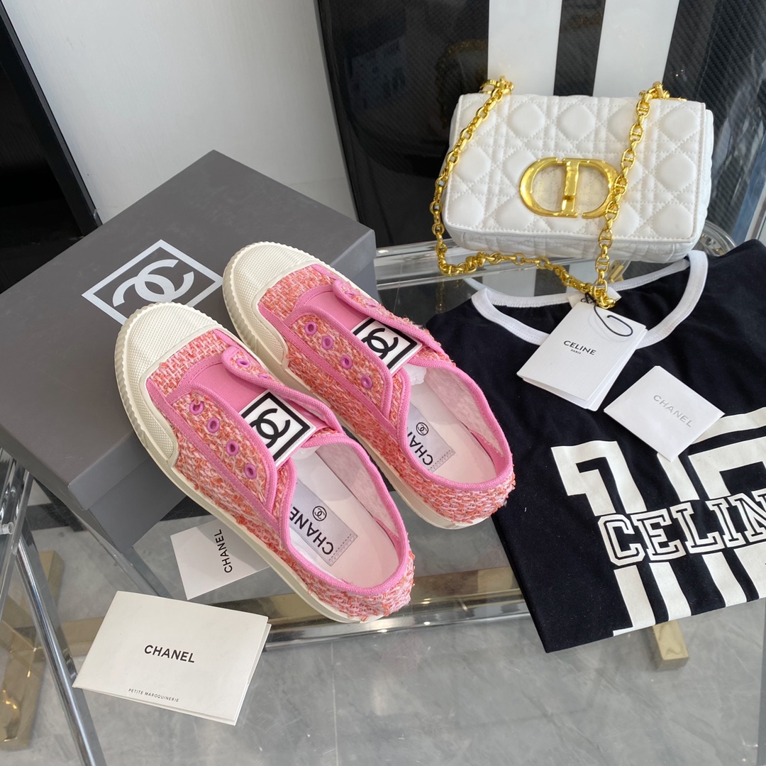 Chanel Flat canvas Sneaker 4 - vstockx