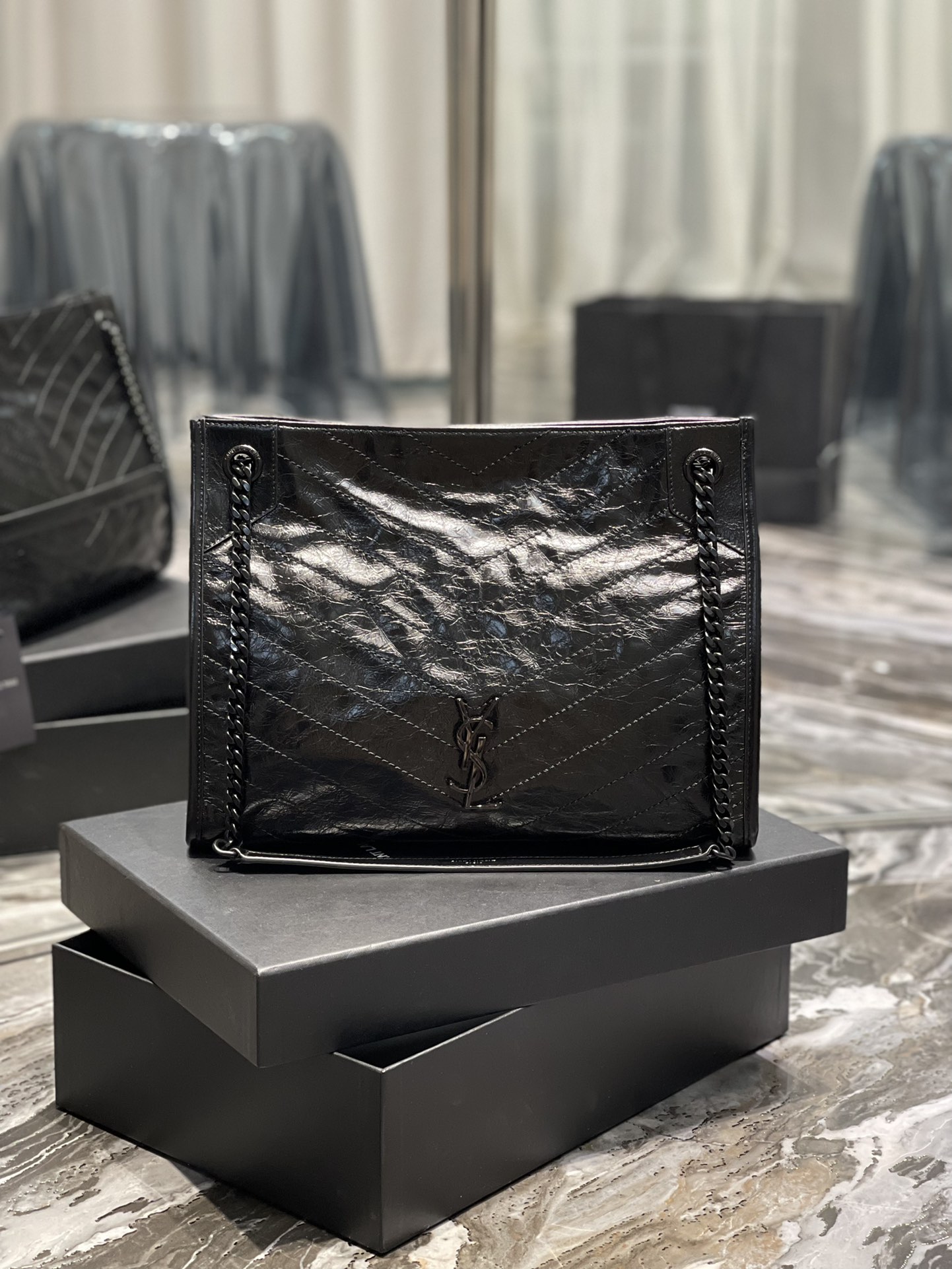 Handbags SAINT LAURENT 577999 size 33x27x11.5 cm - vstockx