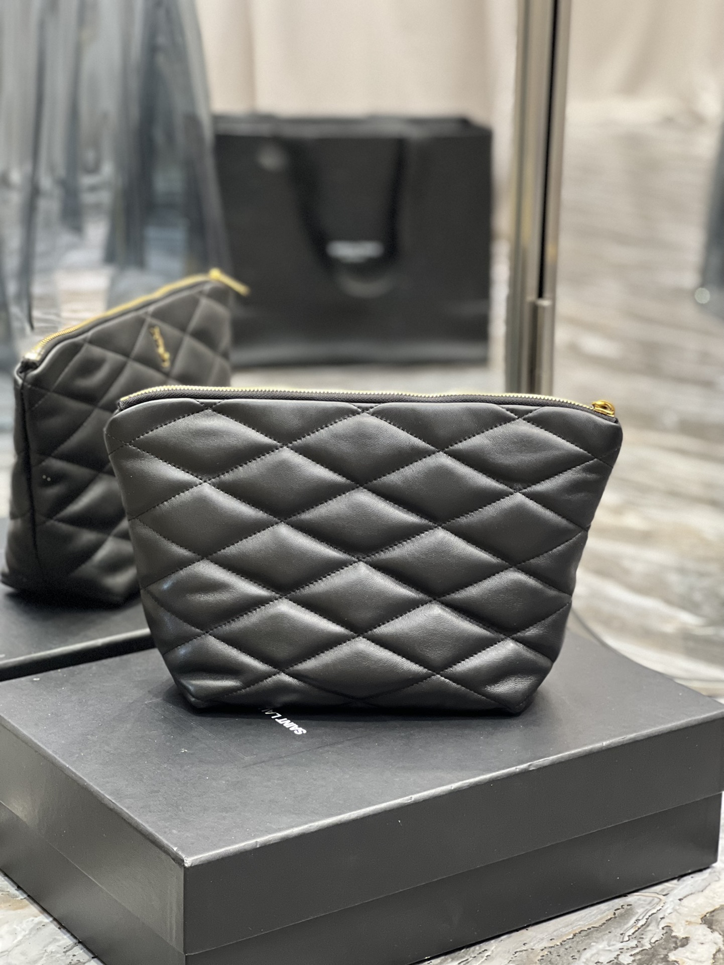 Handbags SAINT LAURENT 696779 size 26x19x11 cm - vstockx
