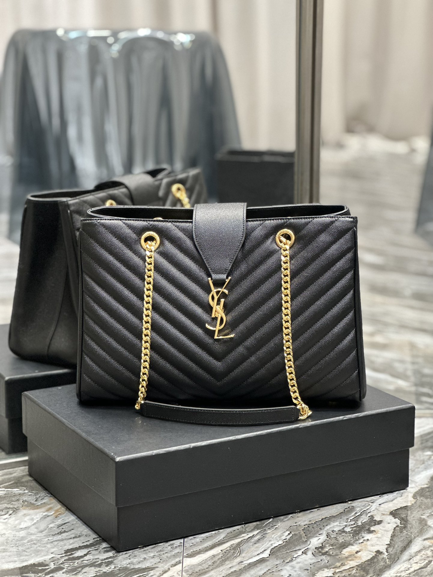 Handbags SAINT LAURENT 668900 size 33  22  15 cm - vstockx