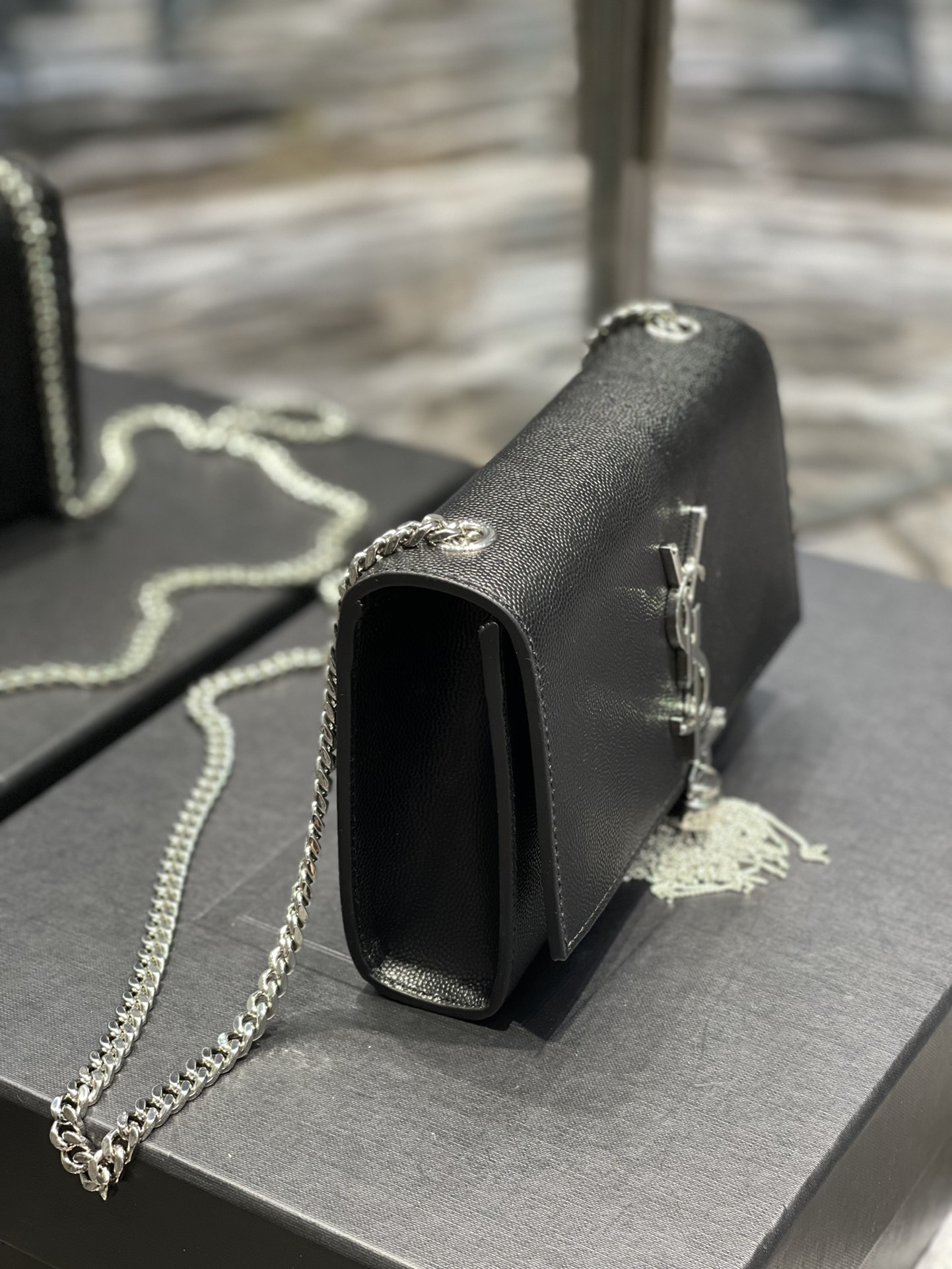 Handbags SAINT LAURENT 469390 size 20x13.5x5.5 cm - vstockx