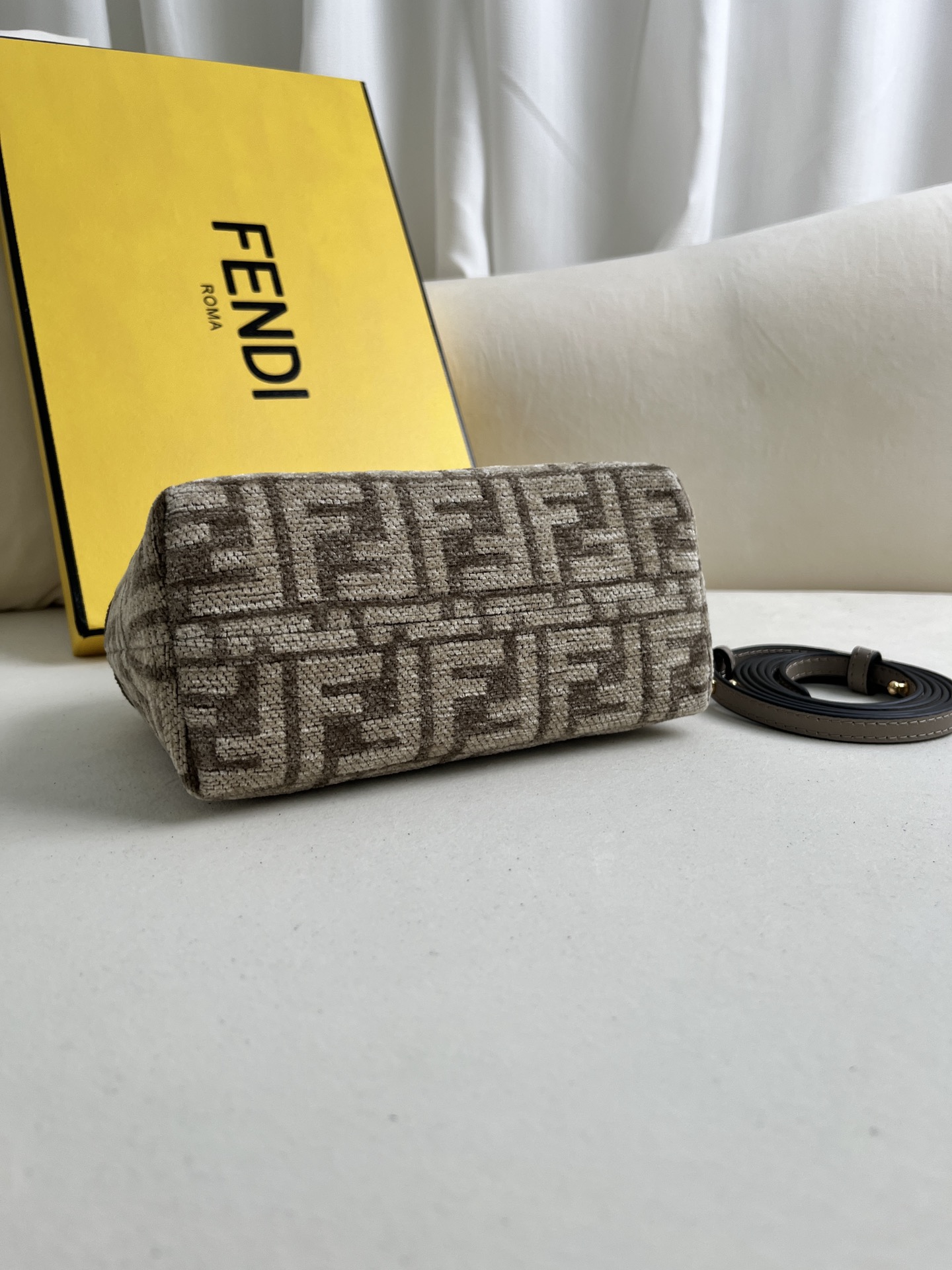 handbags FENDI 228 size:20.5*12*9cm - vstockx