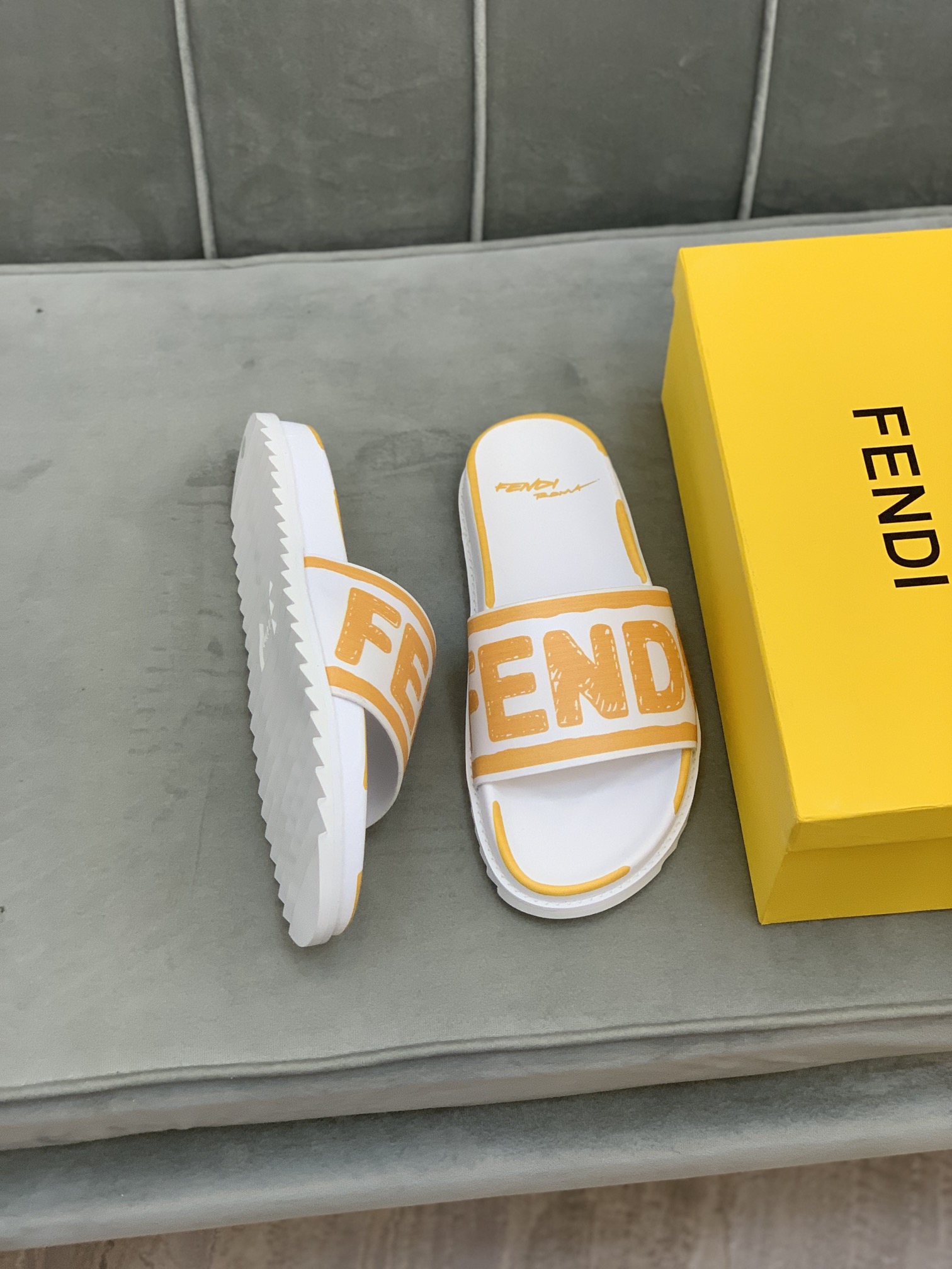 Fendi Slides 15 - vstockx