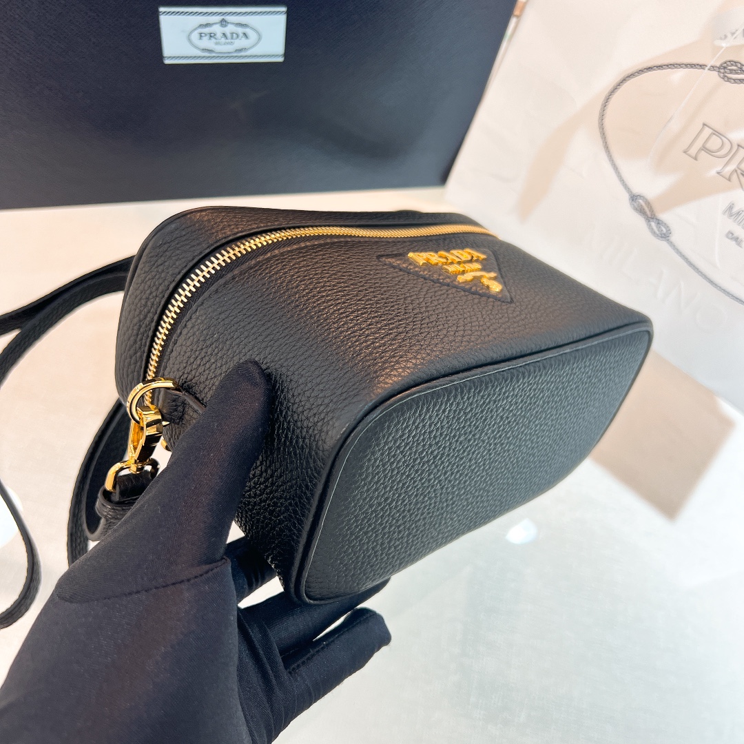 handbags prada 1BH202 18*11.5*7.5 - vstockx