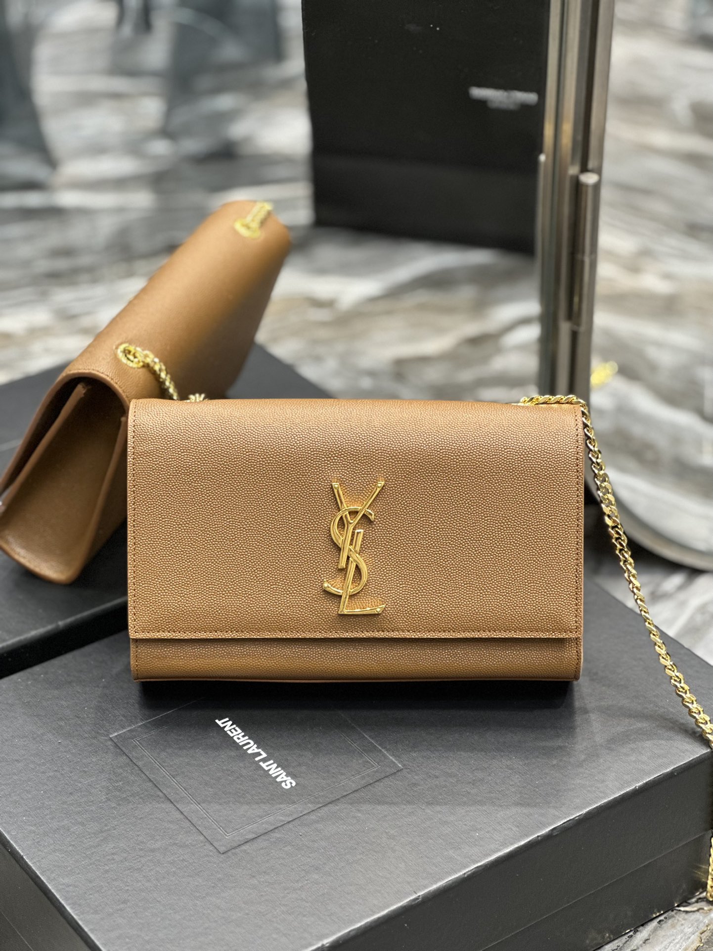 Handbags SAINT LAURENT 364021 size 24x14.5x5 cm - vstockx