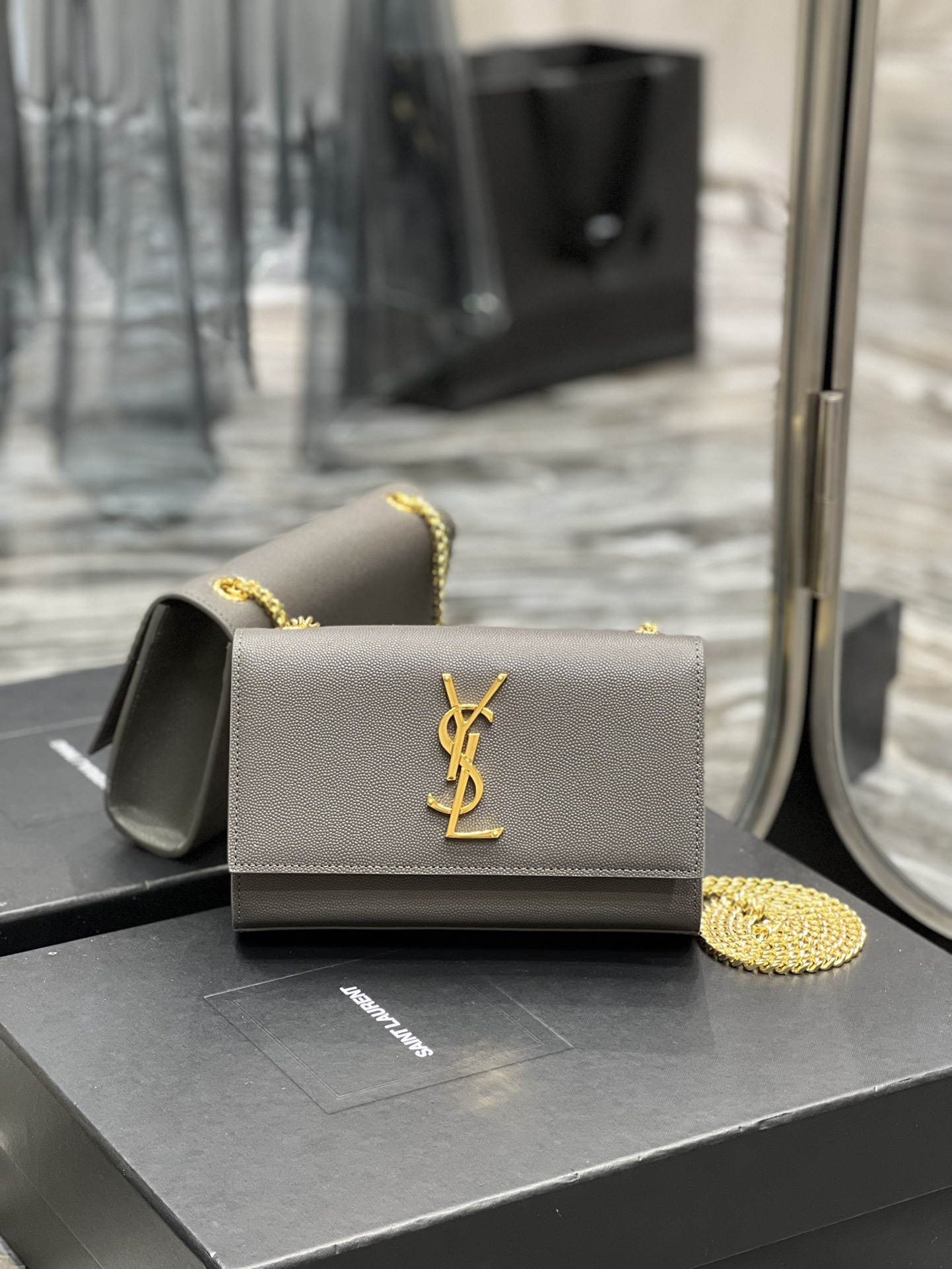 Handbags SAINT LAURENT 469390 size 20x13.5x5.5 cm - vstockx
