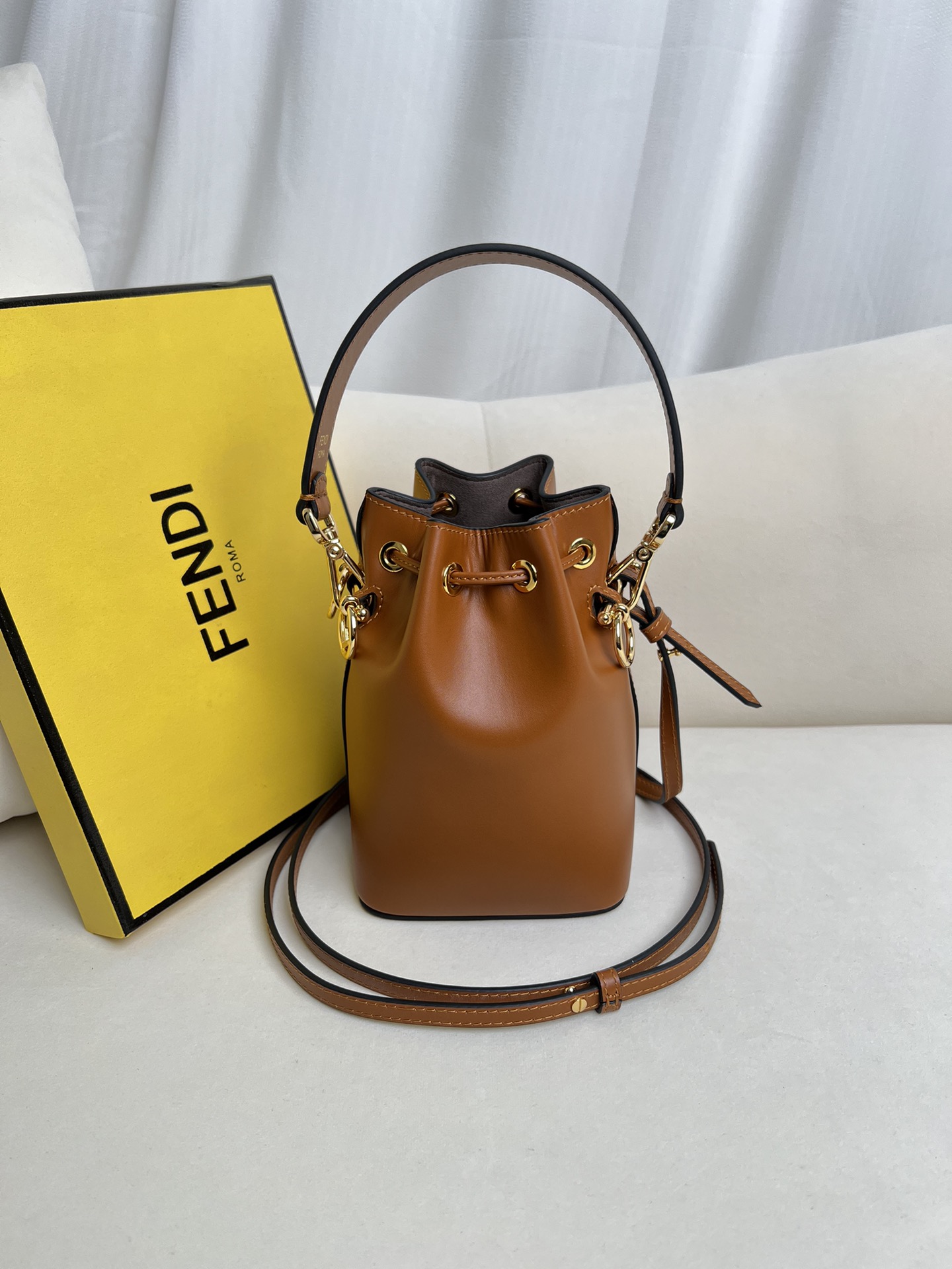 handbags FENDI 226 size:12*18*10cm - vstockx