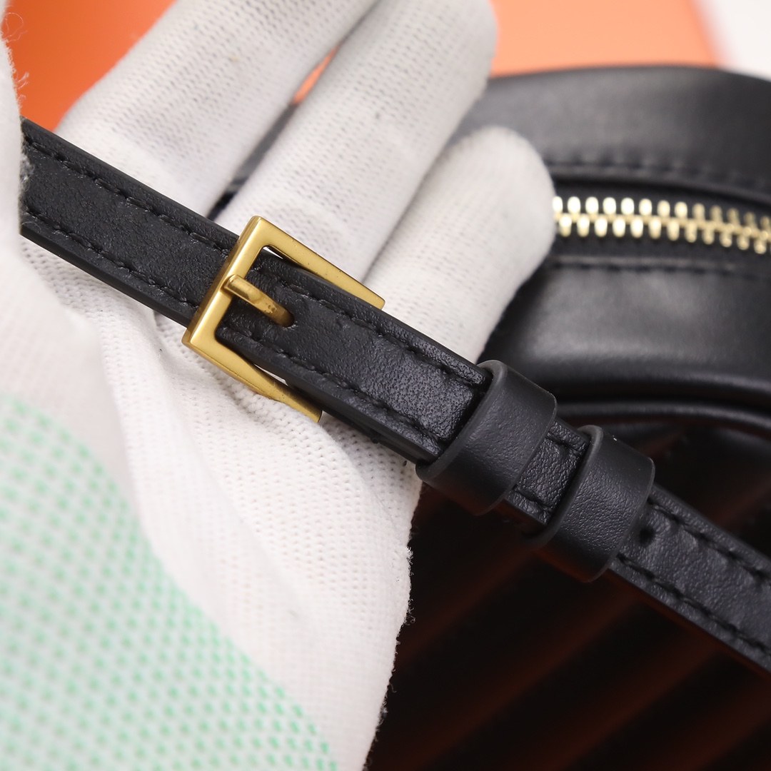 Handbags SAINT LAURENT 422906 size 23x16x6 cm - vstockx