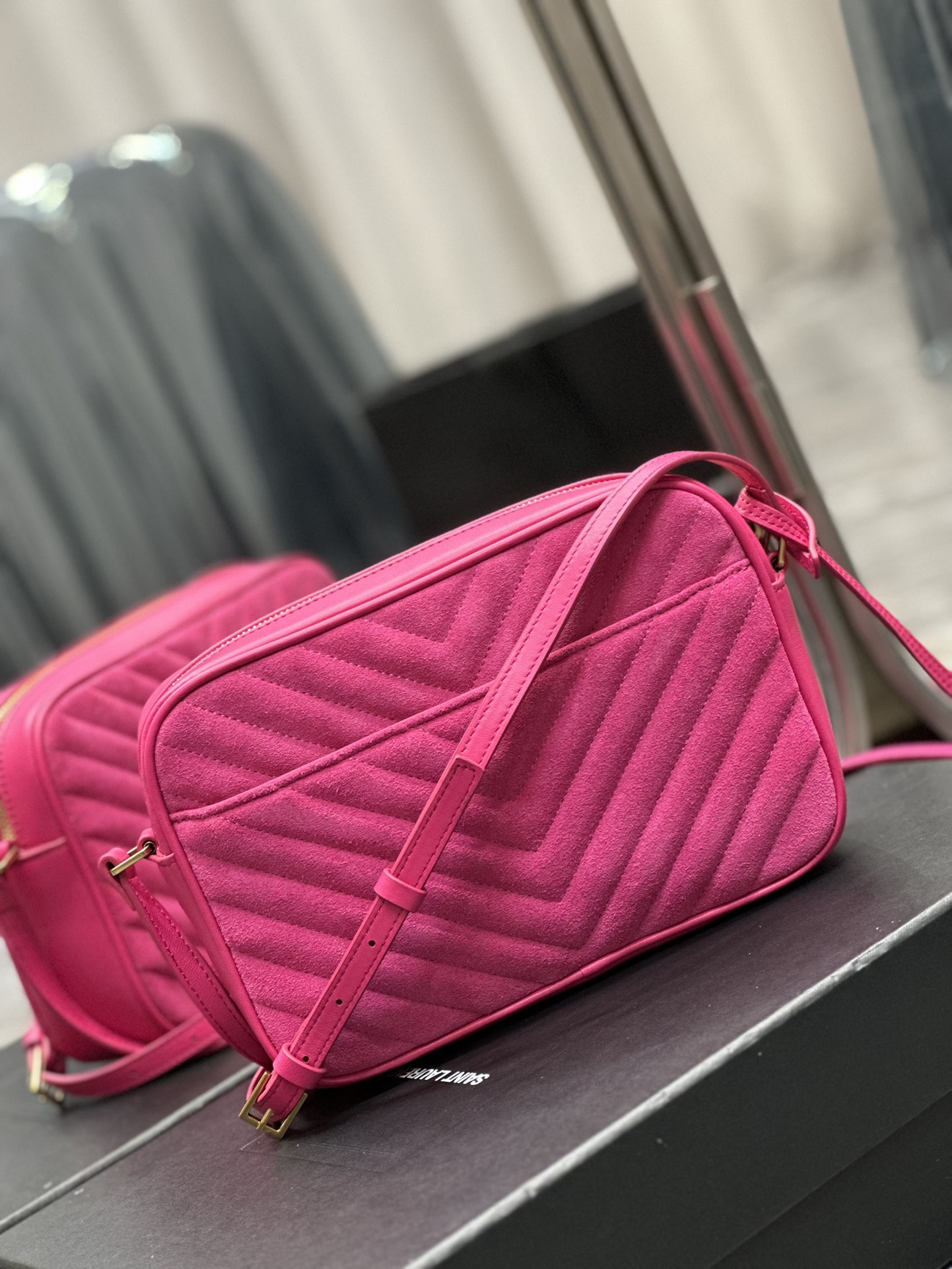 Handbags SAINT LAURENT 520534 size 23x16x6 cm - vstockx