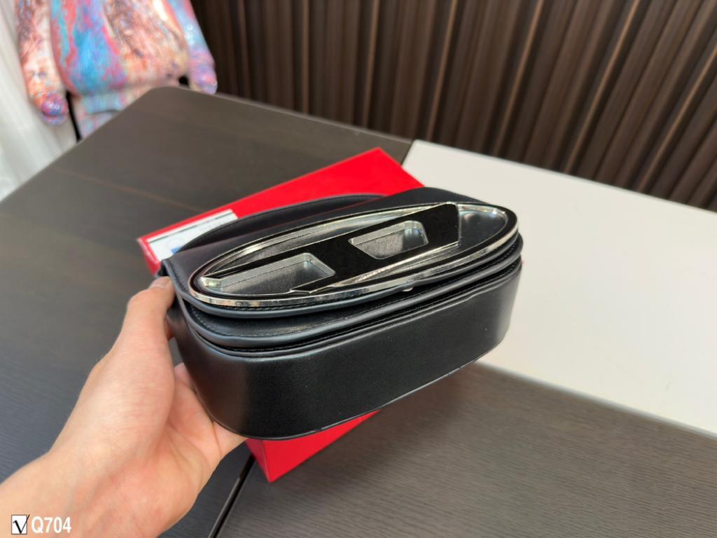 Handbag Diesel 4913 size 20*13*5.5 cm - vstockx