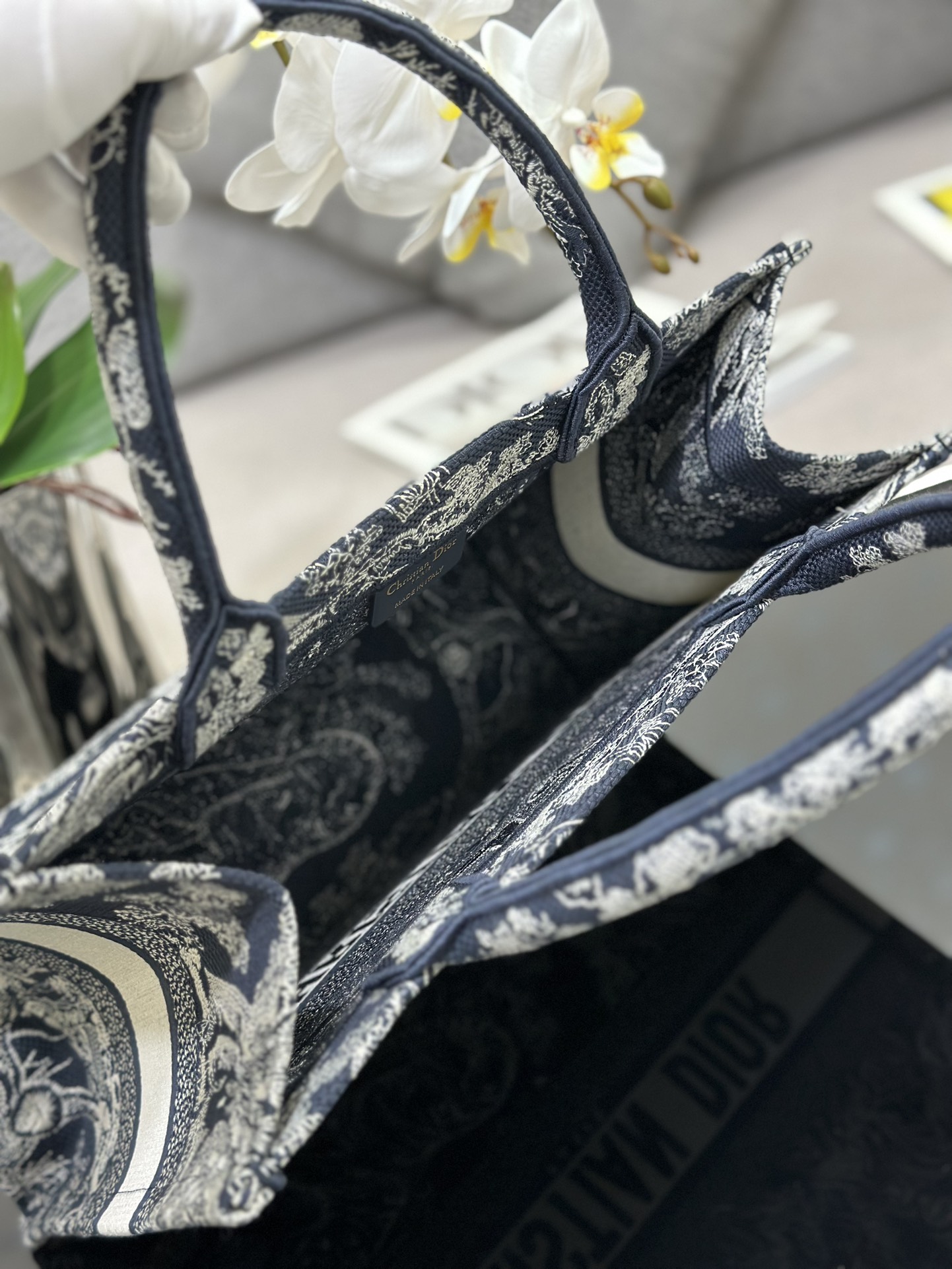 Handbag Dior M1286 size 36 x 27.5 x 16.5 cm - vstockx