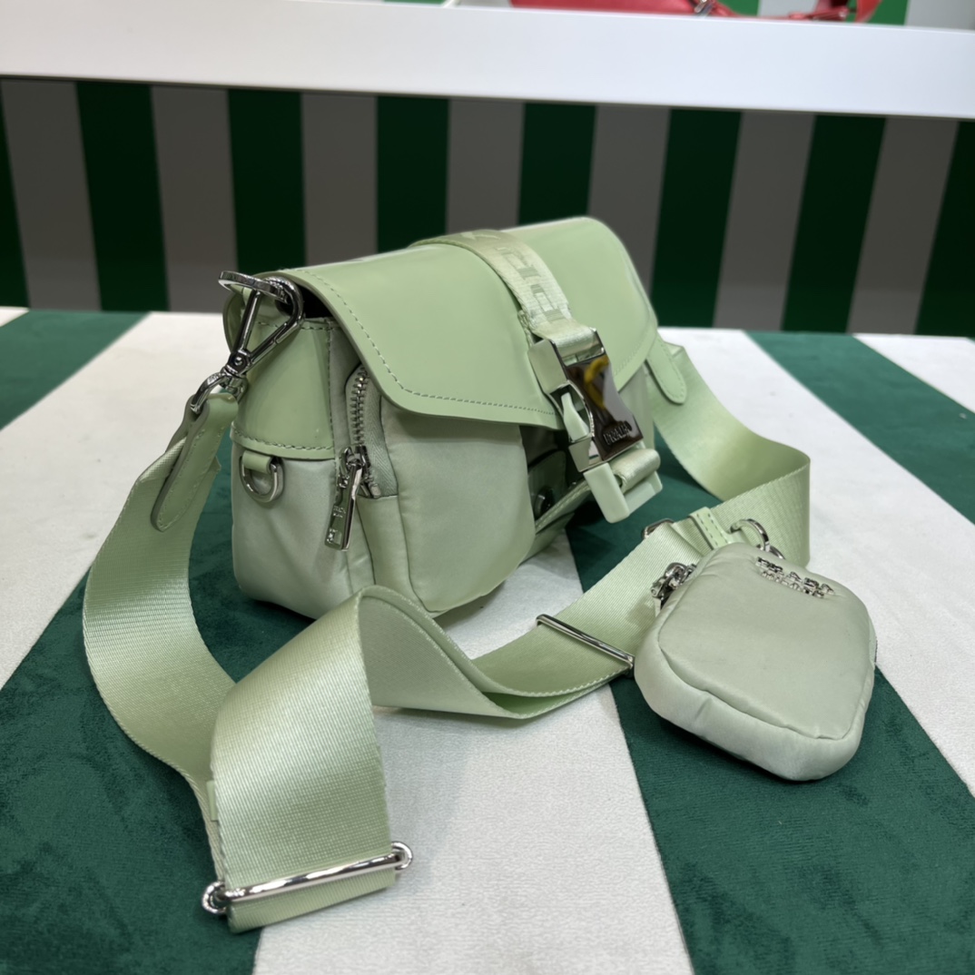 Handbags Prada 1BD295 size:22*7.5*14 cm - vstockx
