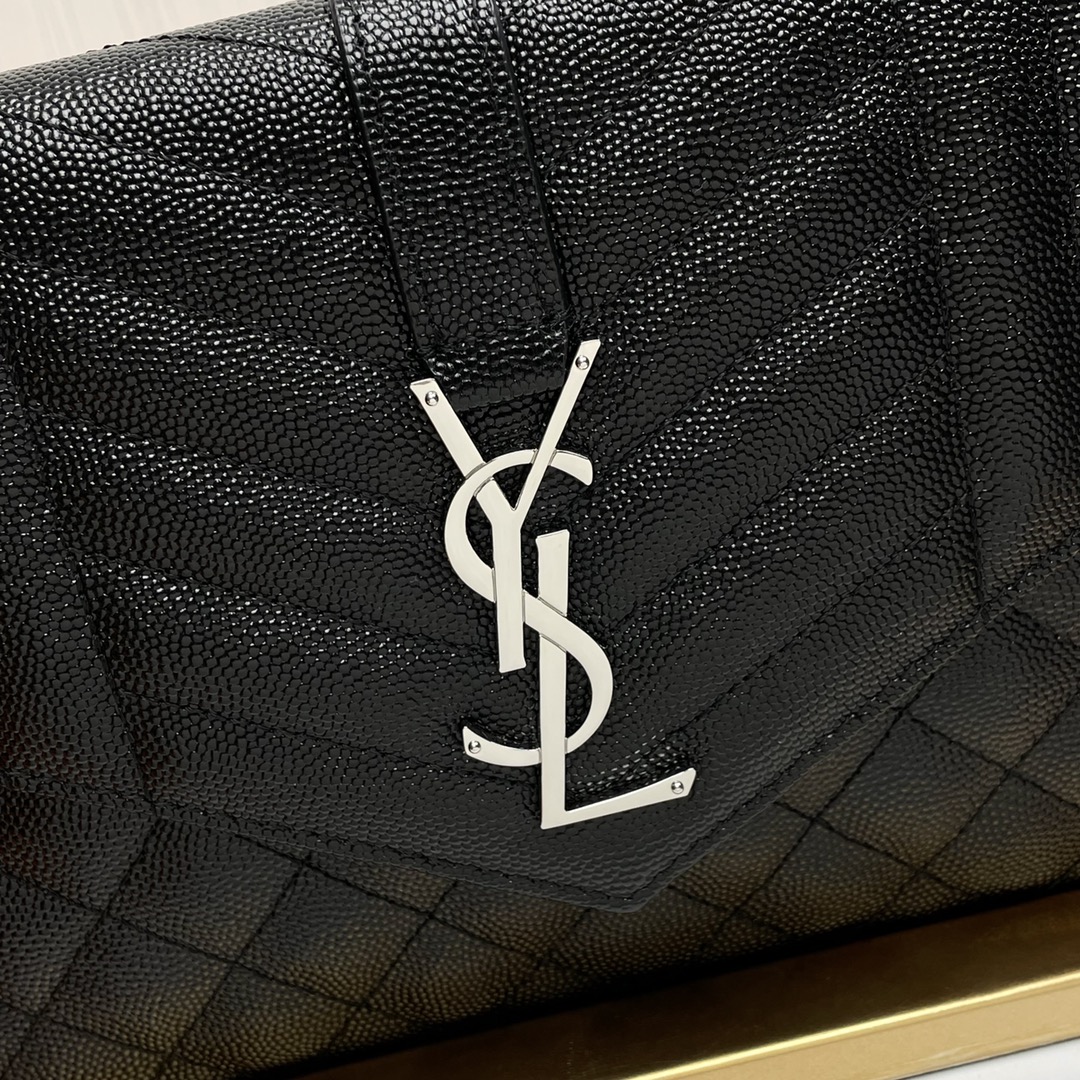 Handbags SAINT LAURENT 617662 size 21x16x3 cm - vstockx