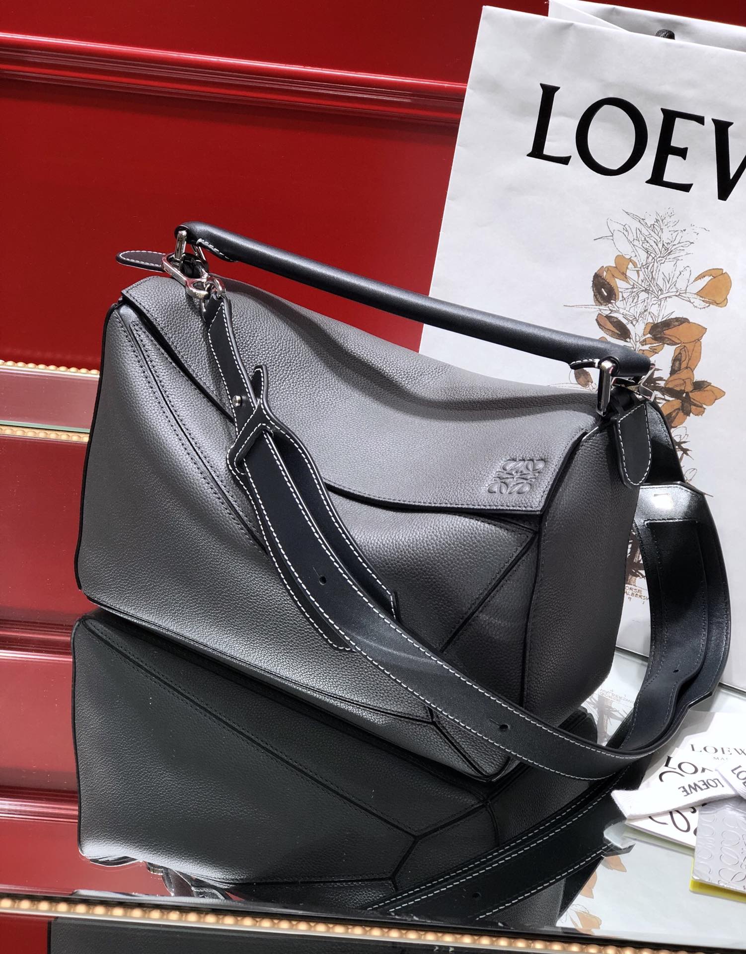 Handbags LOEWE Ykk size:29x18x12 cm - vstockx