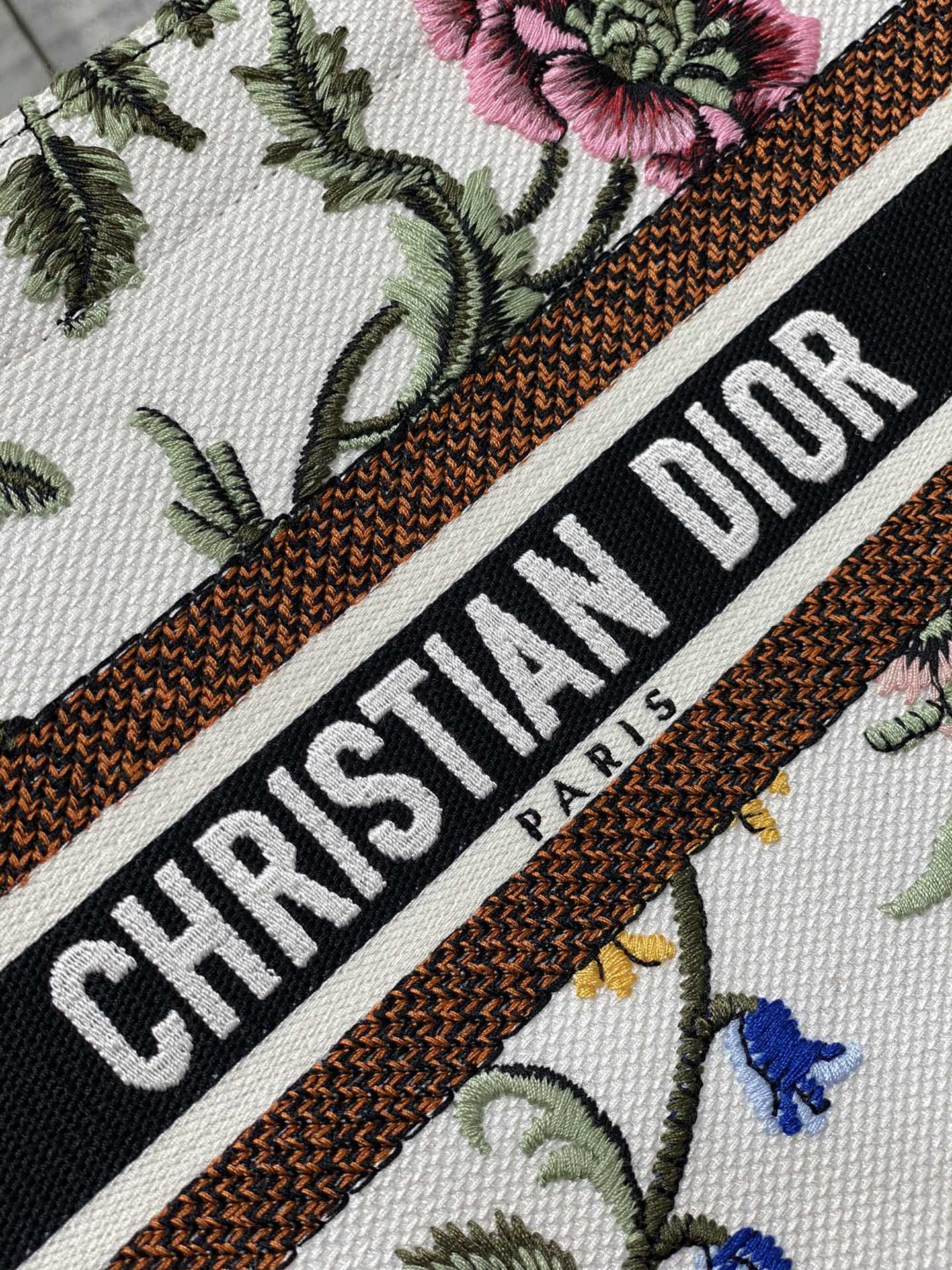 Handbag Dior size 26*8*22 cm - vstockx