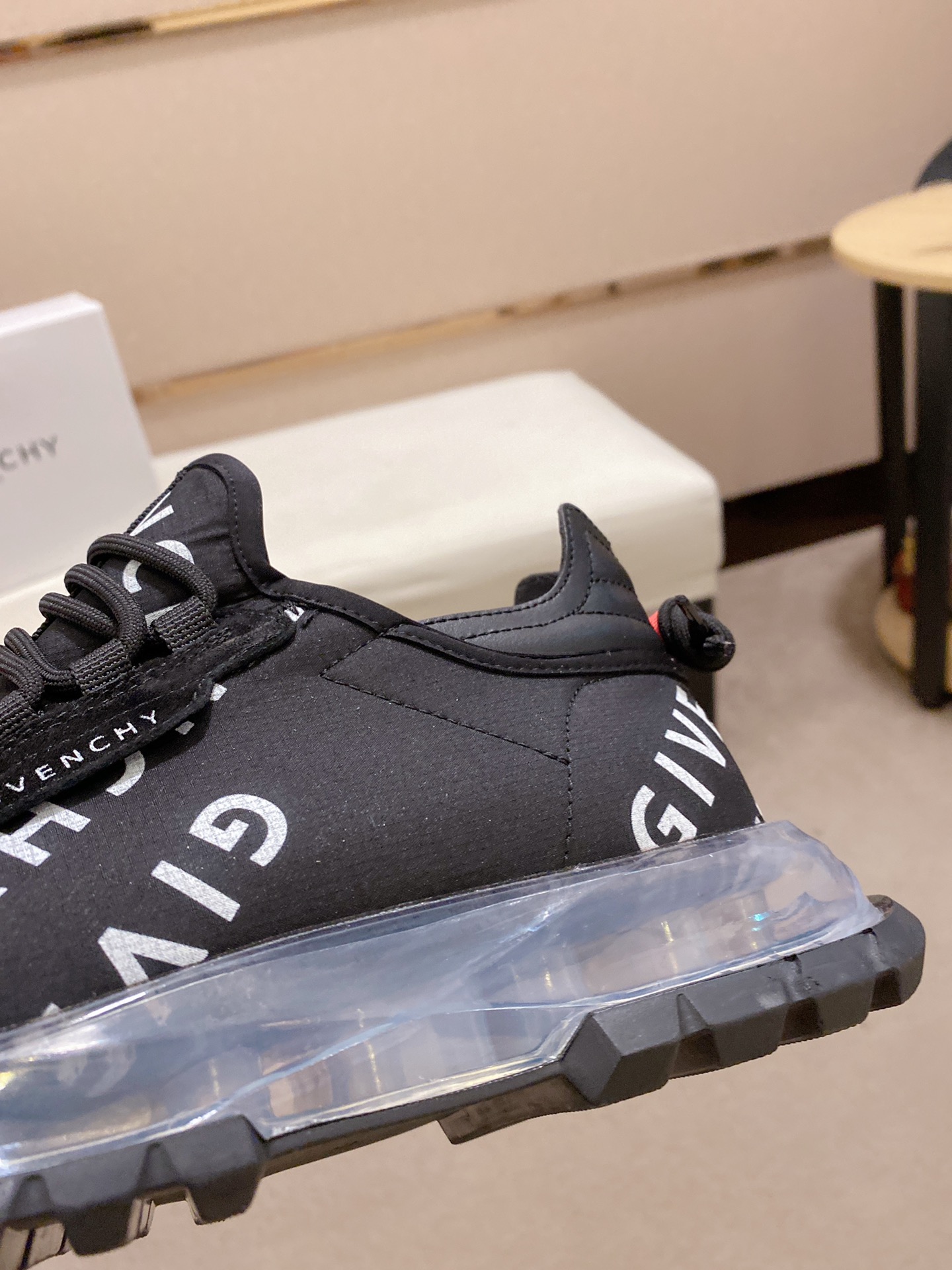 Givenchy Spectre Zip Sneakers 10 - vstockx