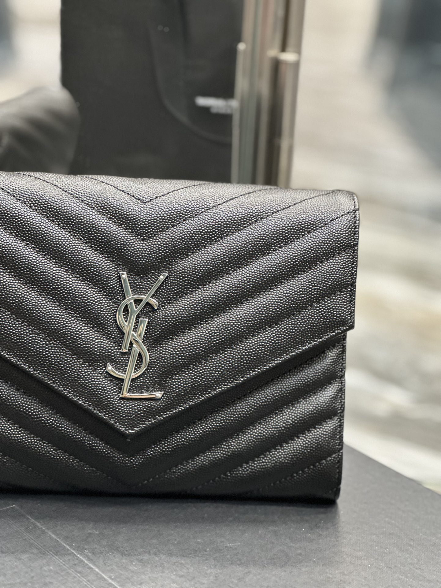 Handbags SAINT LAURENT 617662 size 21  6  3 cm - vstockx
