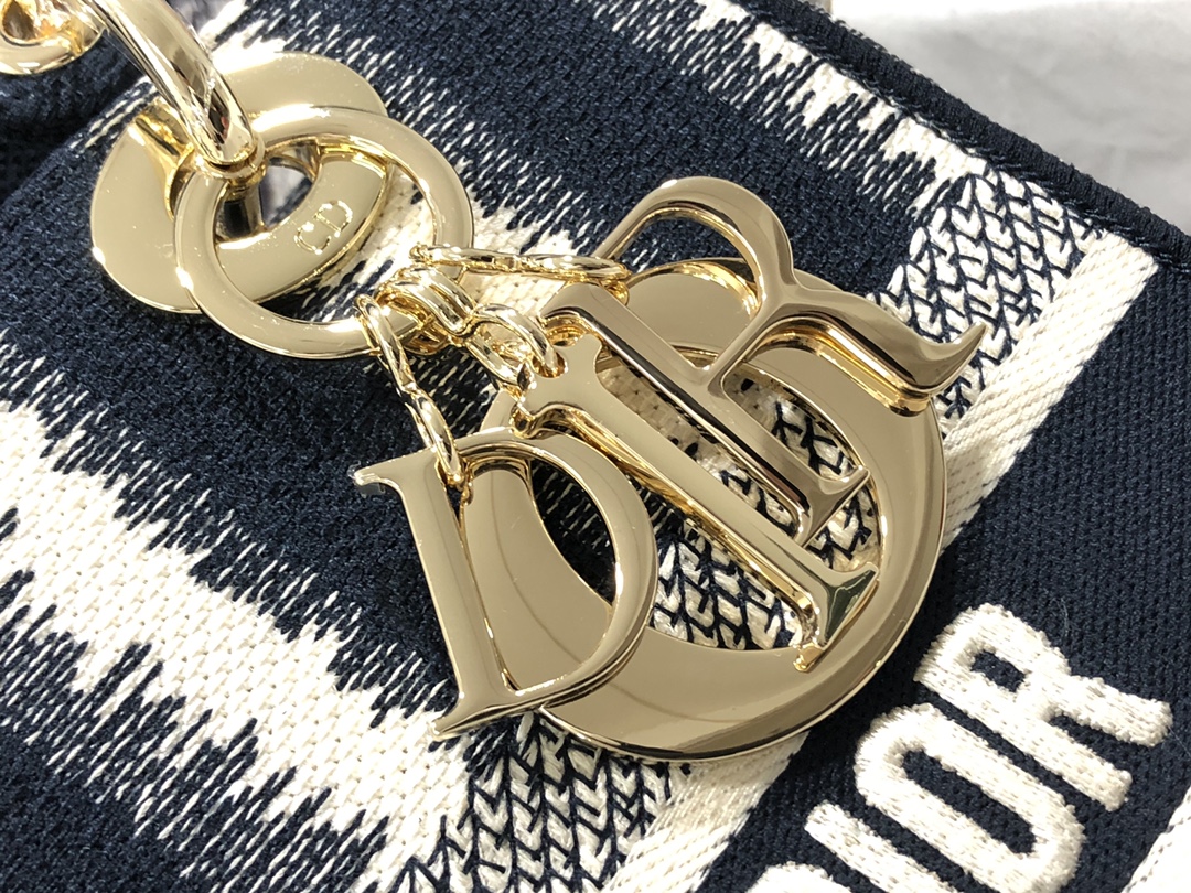 Handbag Dior M0565 size 24 x 20 x 11 cm - vstockx