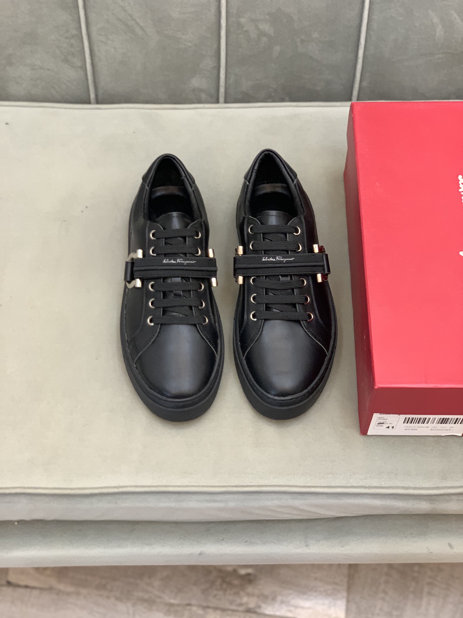 Salvatore Ferragamo Gancini Sneaker 4 - vstockx