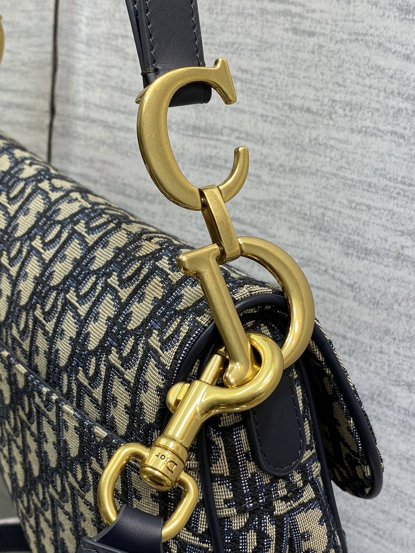 Handbag Dior 3351 size 24  6  18 cm - vstockx