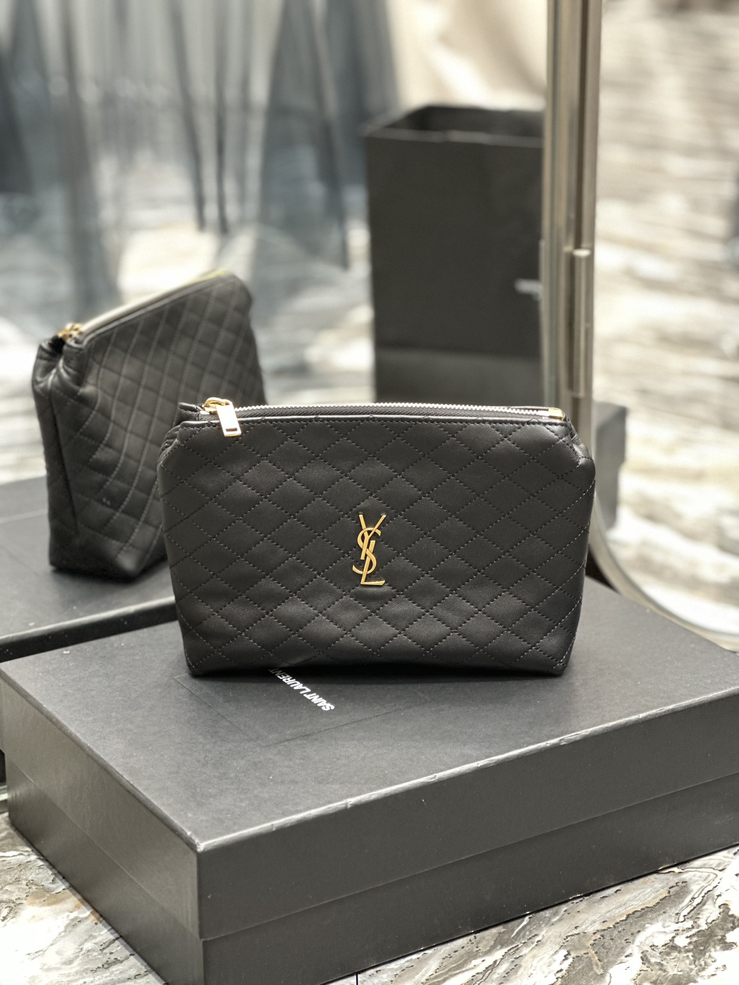 Handbags SAINT LAURENT 733955 size 23  17  5 cm - vstockx