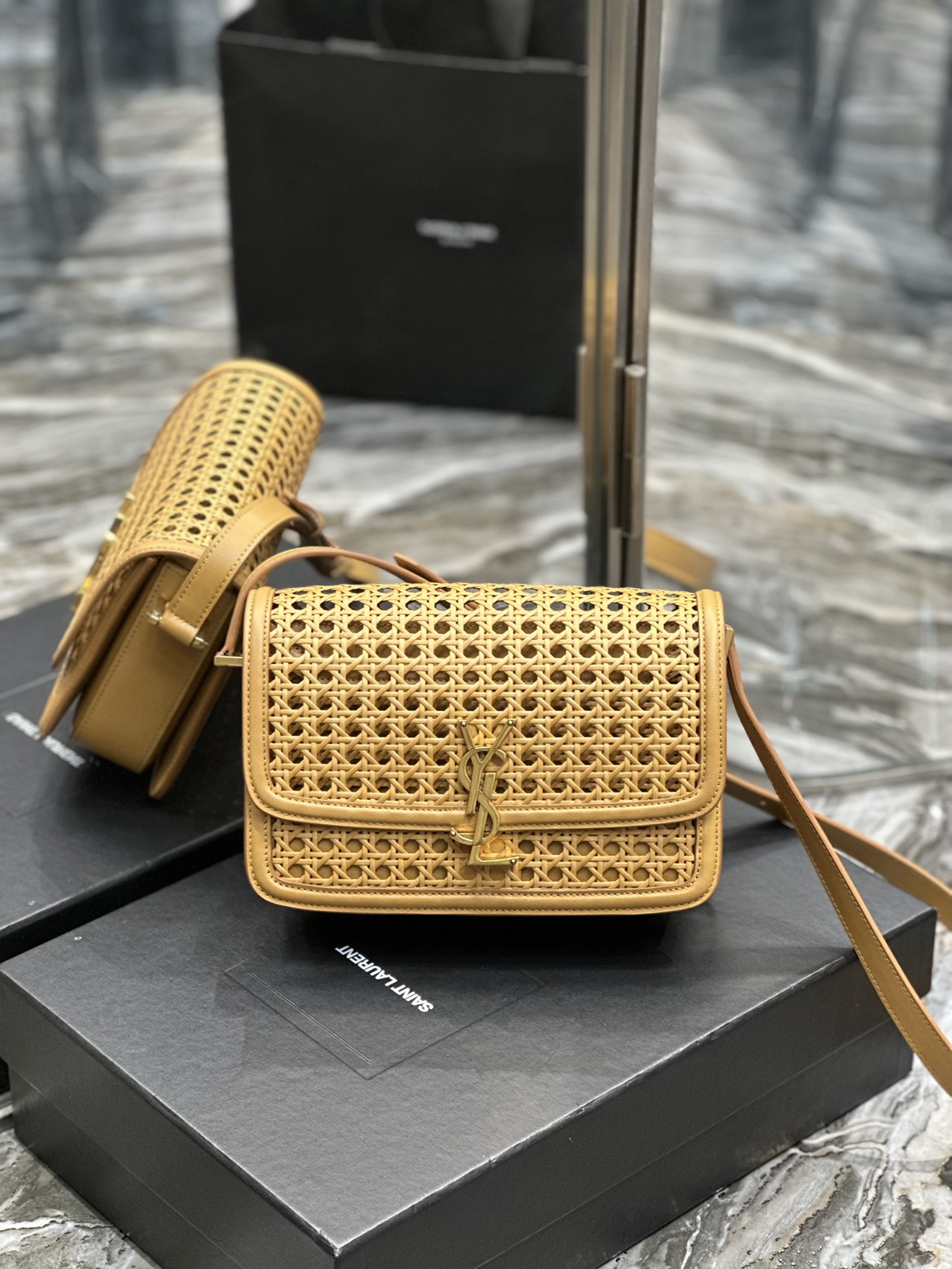 Handbags SAINT LAURENT 634305 size 23x16x6 cm - vstockx