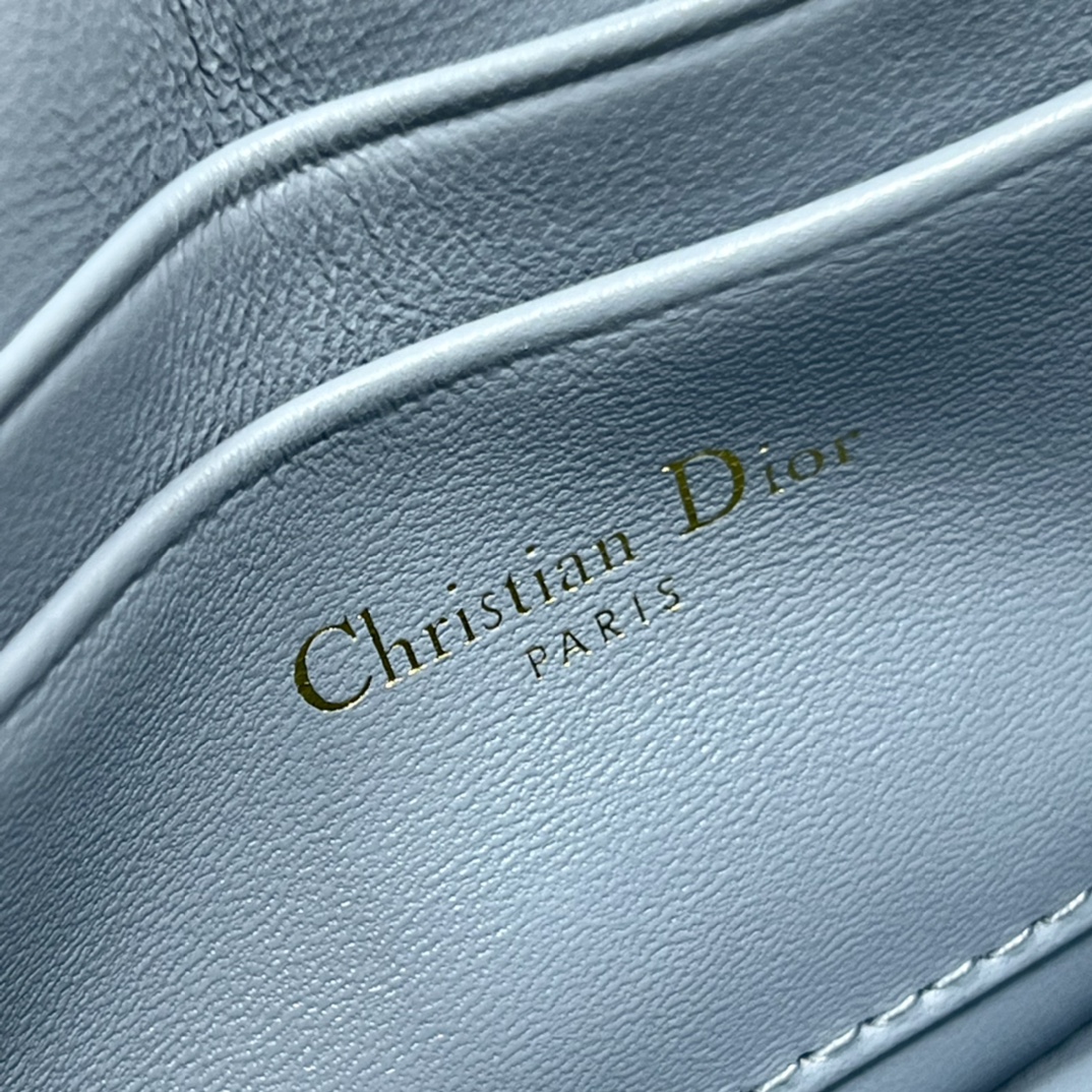 Handbag Dior 0977 size 18.5 x 10 x 4 cm - vstockx