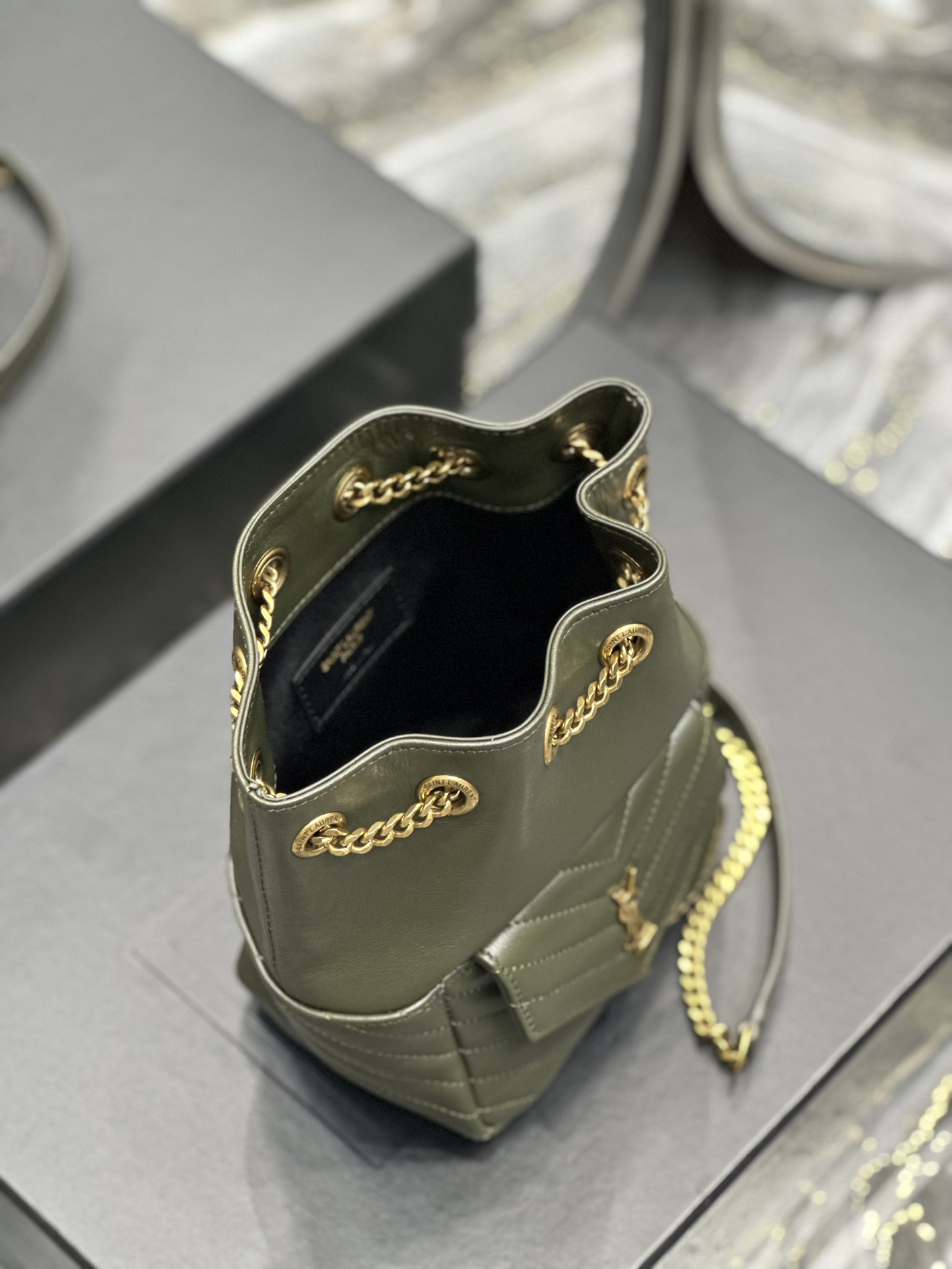 Handbags SAINT LAURENT 631052 size 19x13x13 cm - vstockx