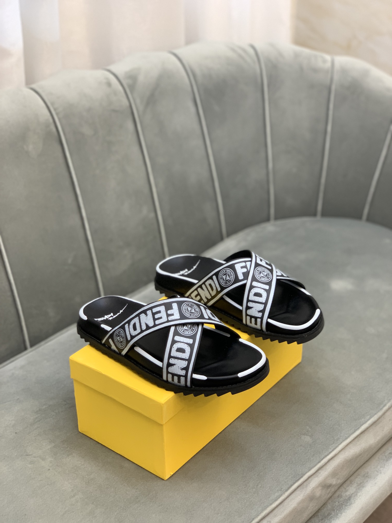 Fendi Slides 4 - vstockx