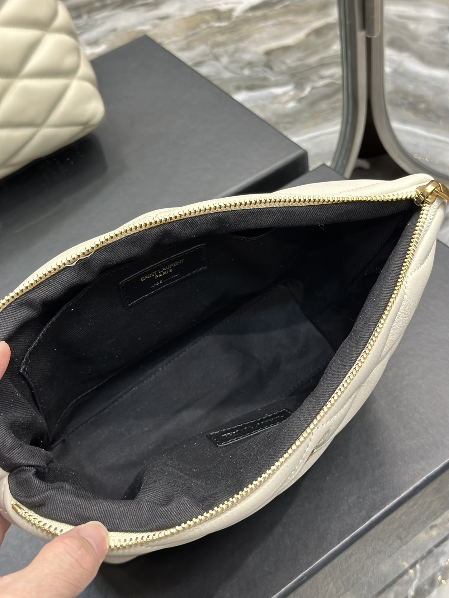 Handbags SAINT LAURENT 696779 size 26x19x11 cm - vstockx