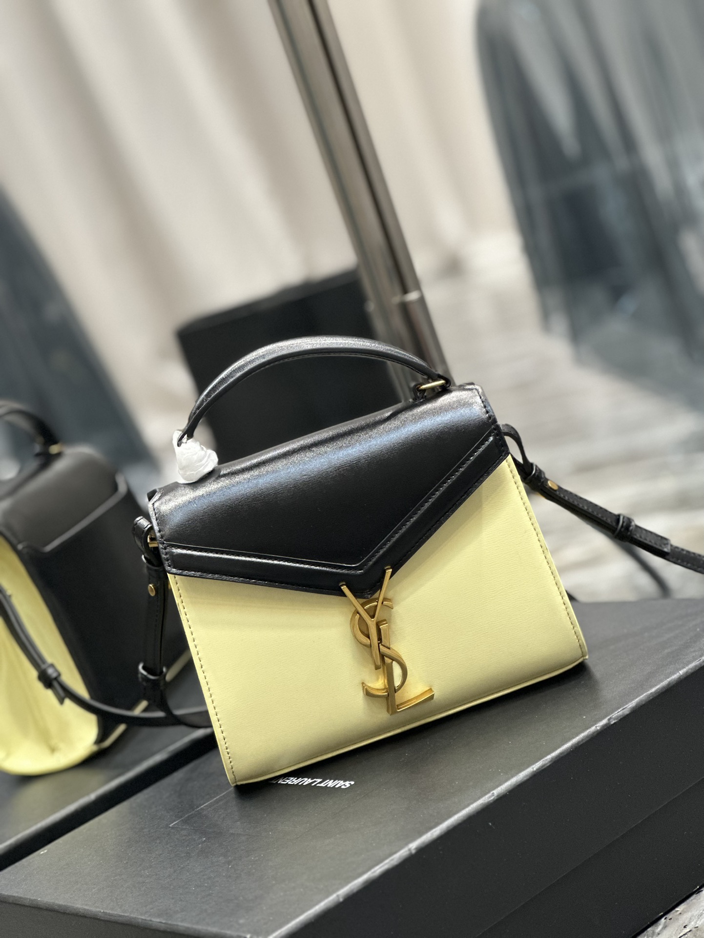 Handbags SAINT LAURENT 602716 size 20  16  7.5 cm - vstockx