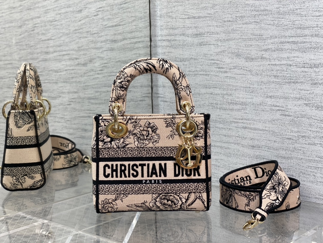 Handbag Dior size 17*7*15 cm - vstockx