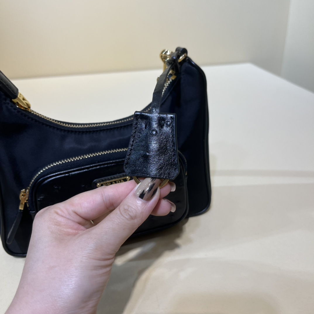 Handbags Prada 1BC198 size:22x19.5x6CM - vstockx