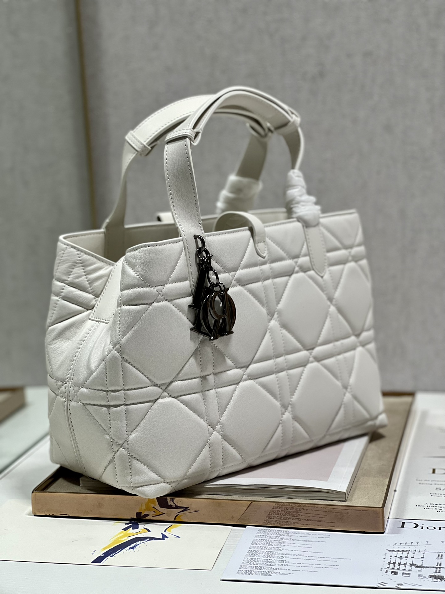 Handbag Dior 1188 size 30  36  15 cm - vstockx