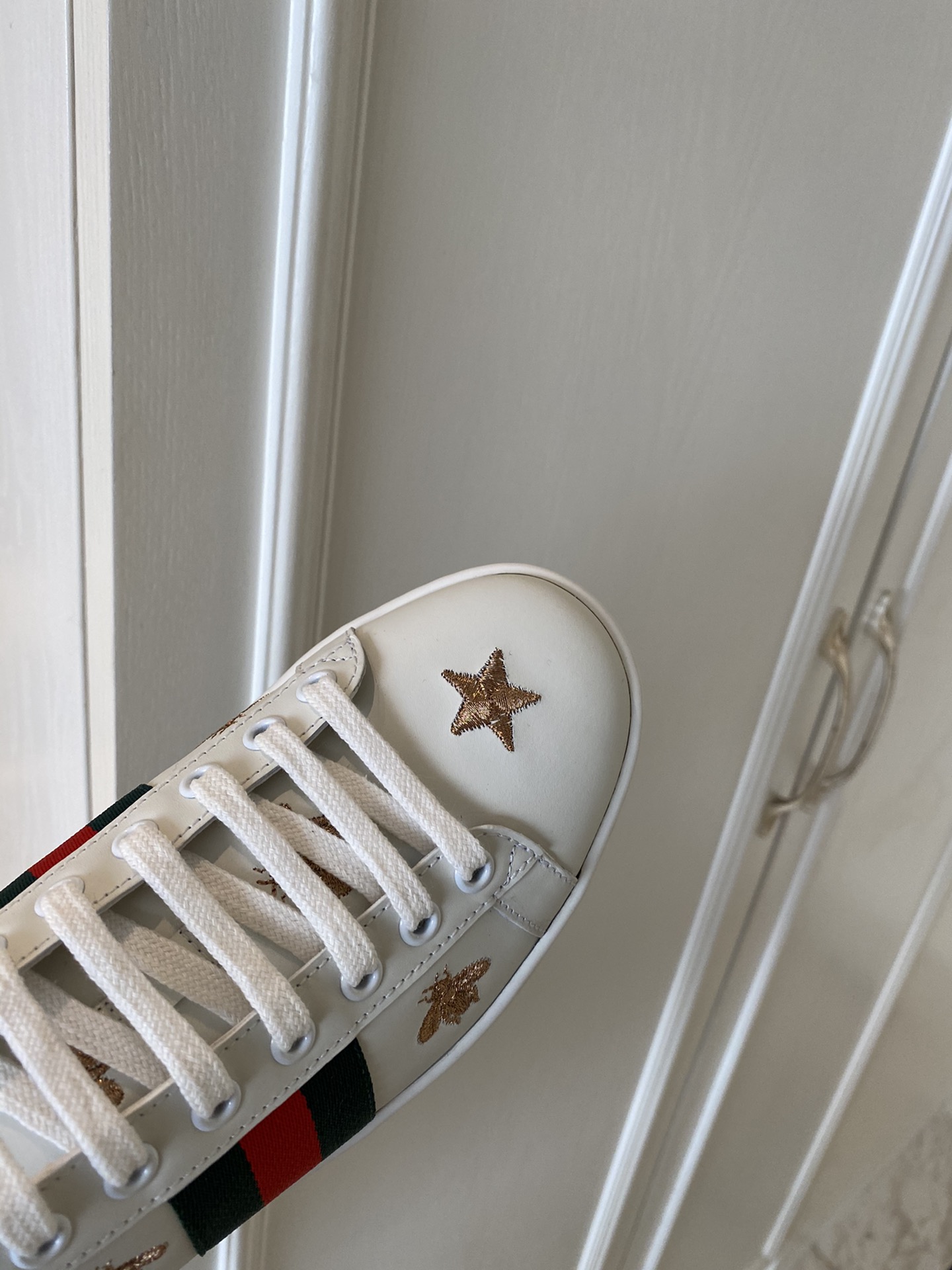 Gucci Women's Ace sneaker with bee sneaker 4 - vstockx