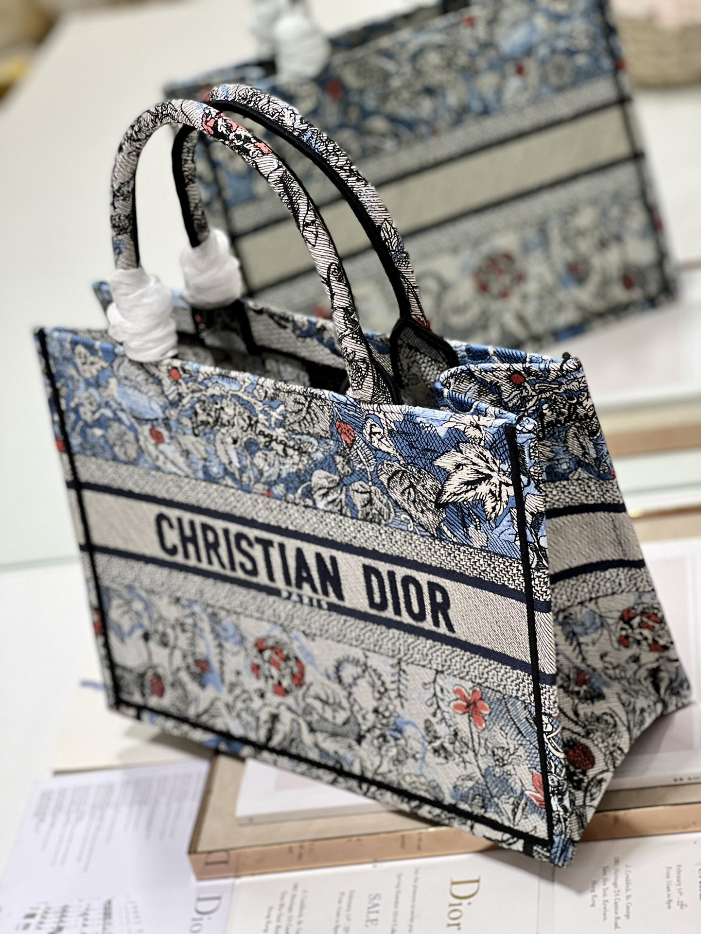 Handbag Dior 1286 size 36  28 cm - vstockx