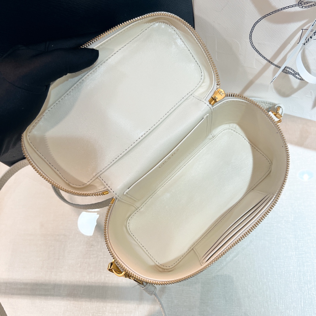 handbags prada 1BH202 18*11.5*7.5 - vstockx