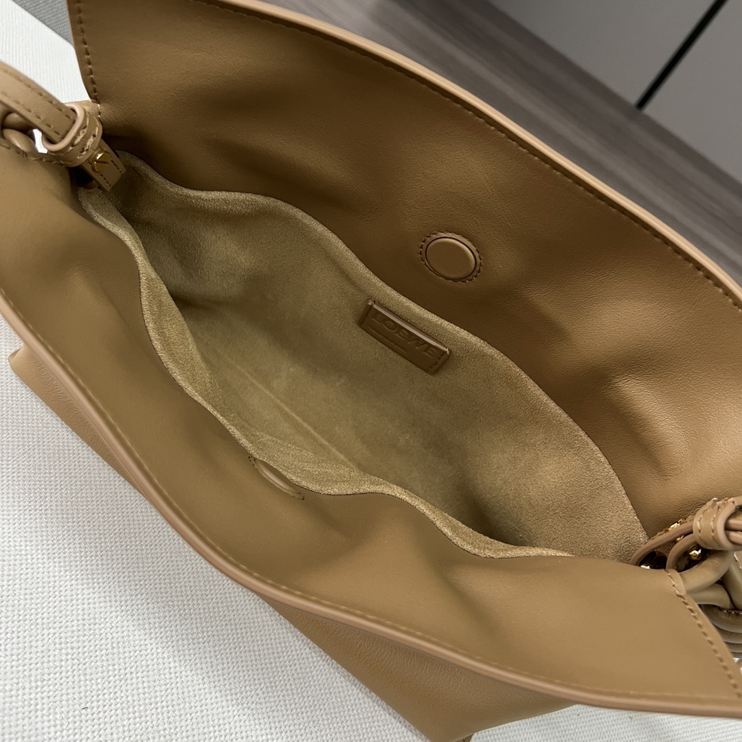 Handbags LOEWE 10855 size:25 cm - vstockx