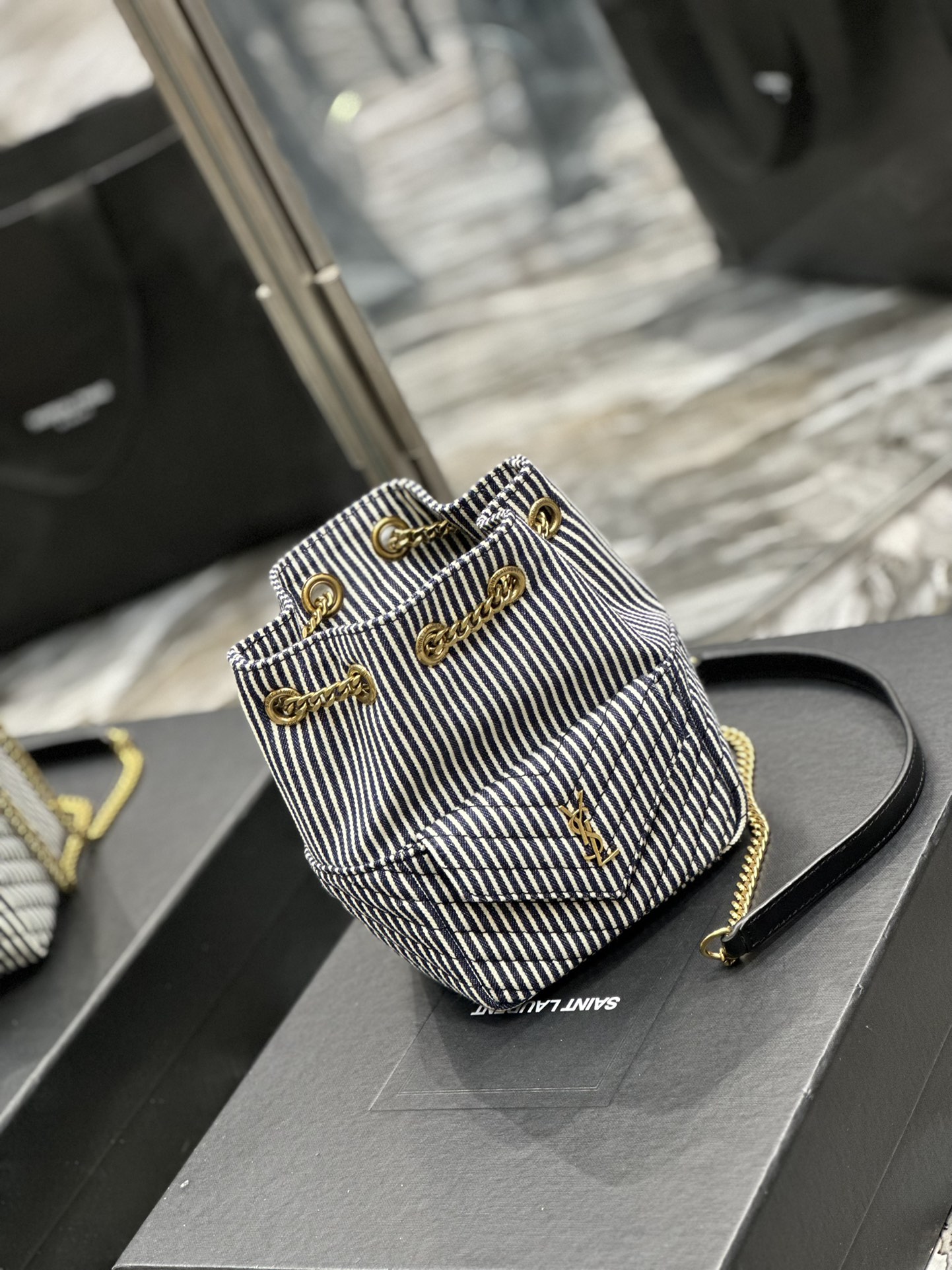 Handbags SAINT LAURENT 631052 size 19x13x13 cm - vstockx