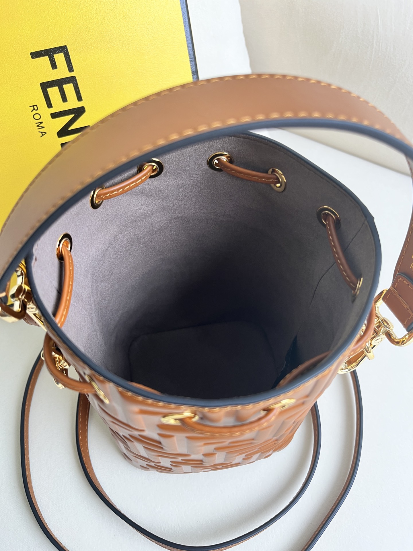 handbags FENDI 226 size:12*18*10cm - vstockx