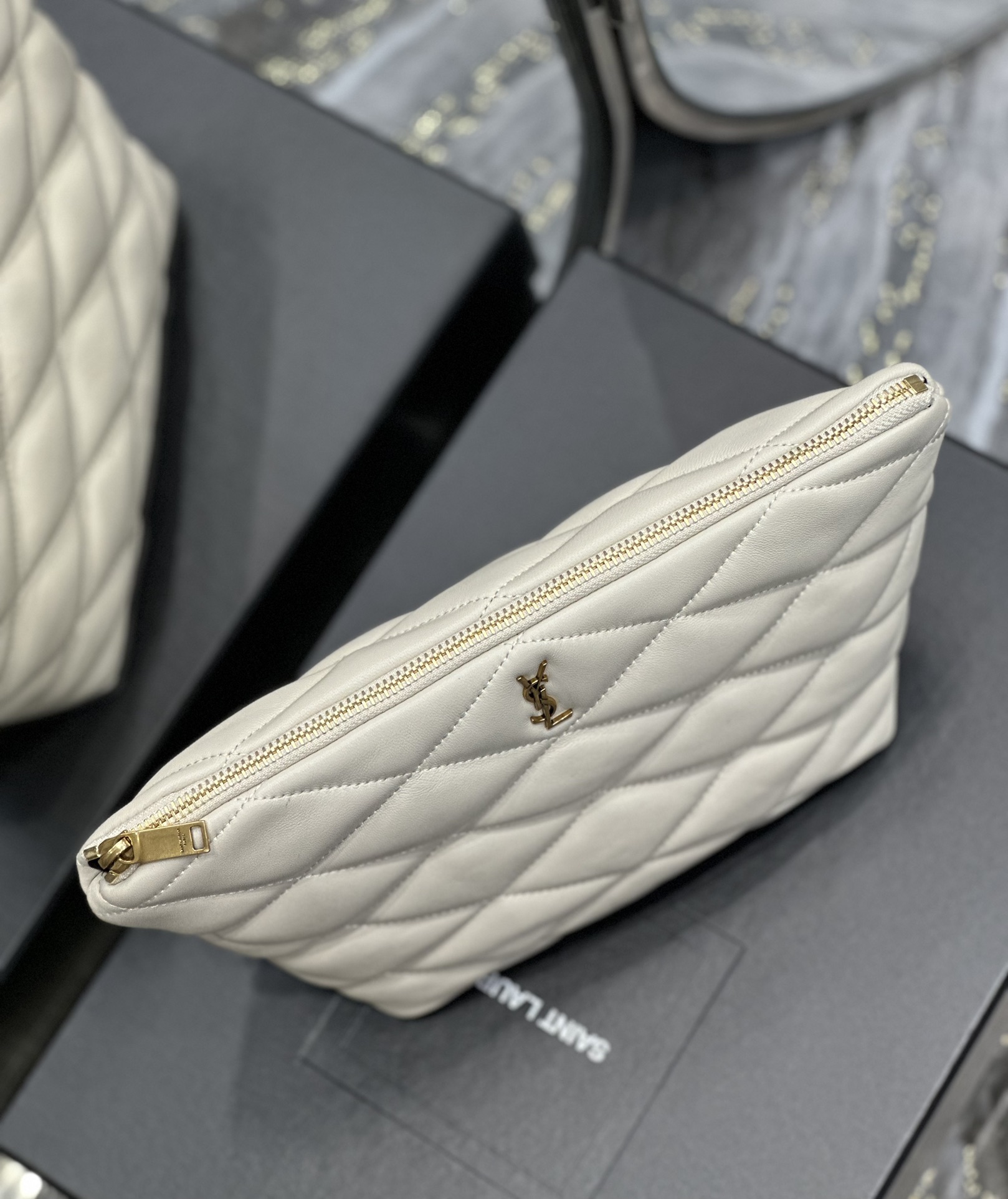 Handbags SAINT LAURENT 696779 size 26x19x11 cm - vstockx