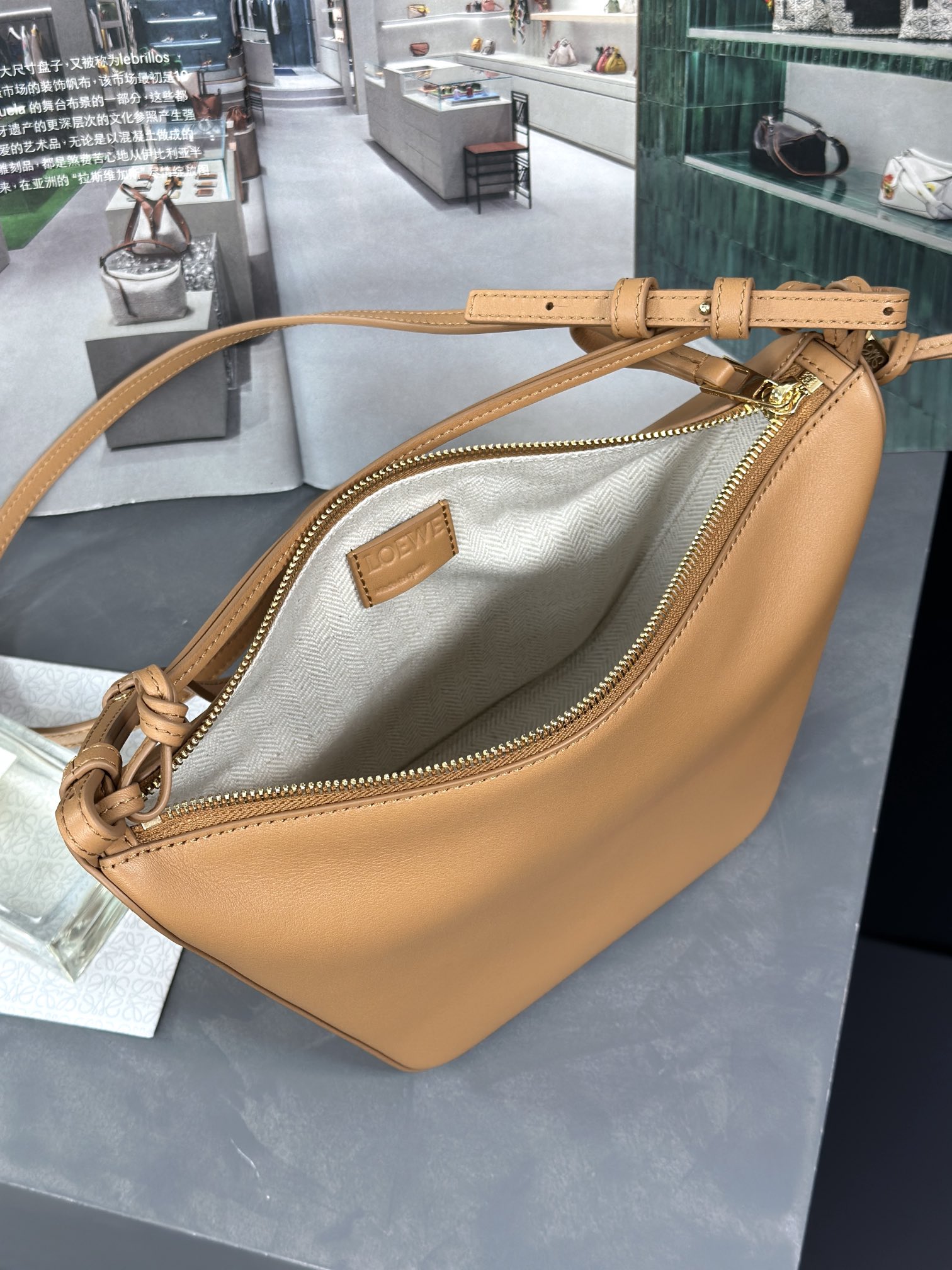 Handbags LOEWE   size:28-17-9.5 cm - vstockx