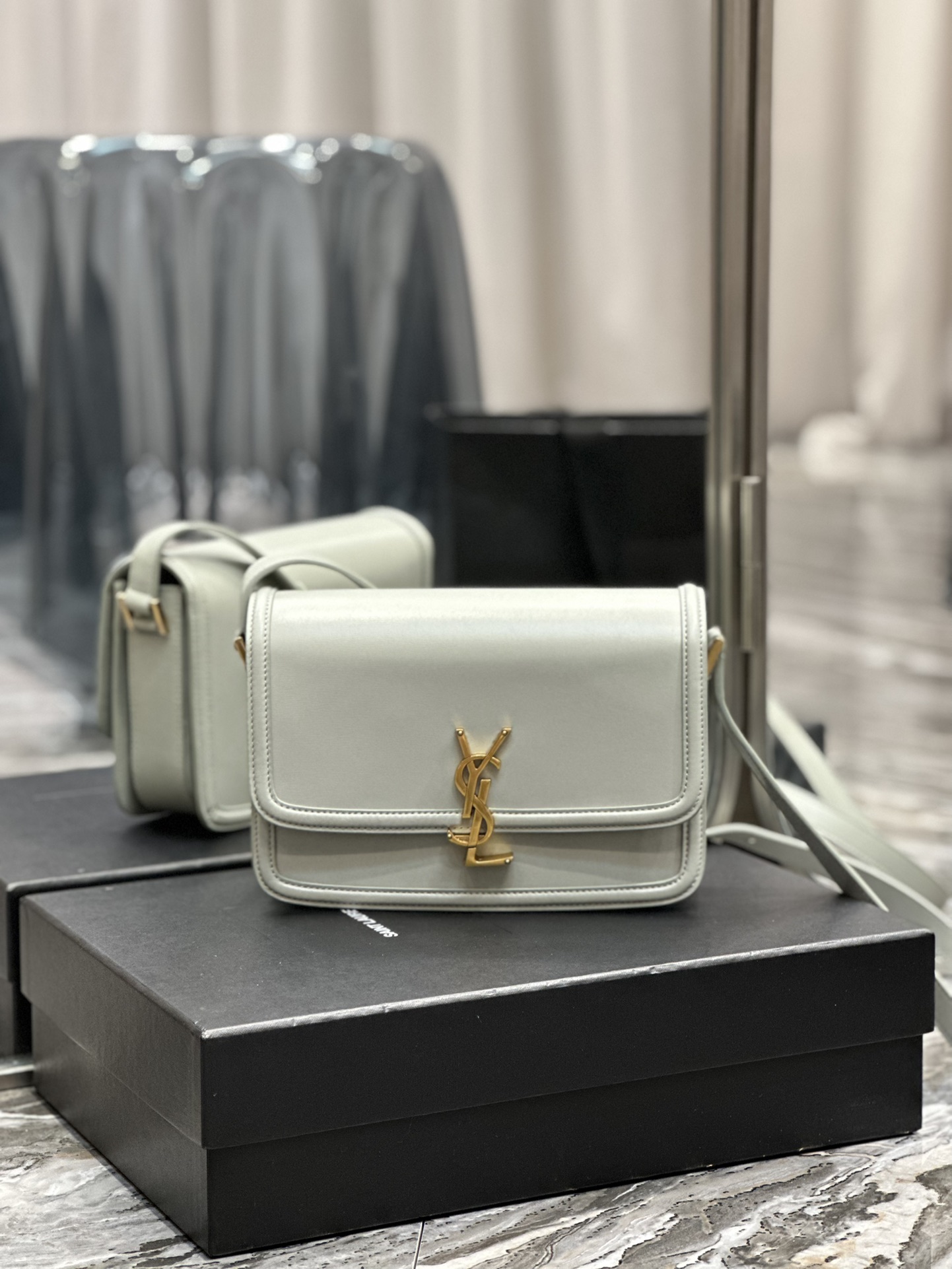 Handbags SAINT LAURENT 634305 size 23x16x6 cm - vstockx