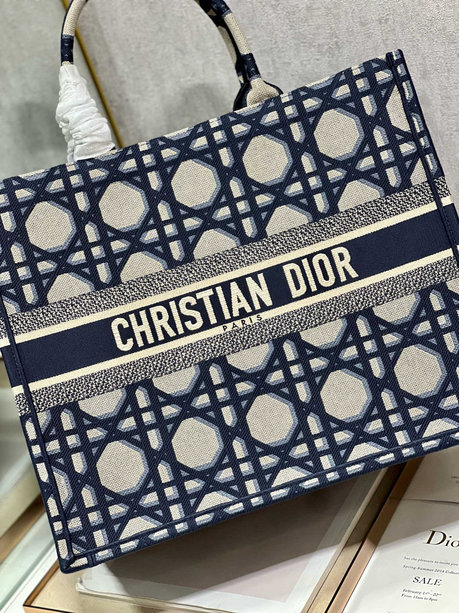 Handbags Dior book tote 1286 size:42-35-18.5 cm - vstockx