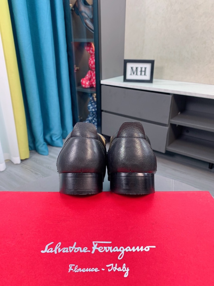 Salvatore Ferragamo Boots 35 - vstockx