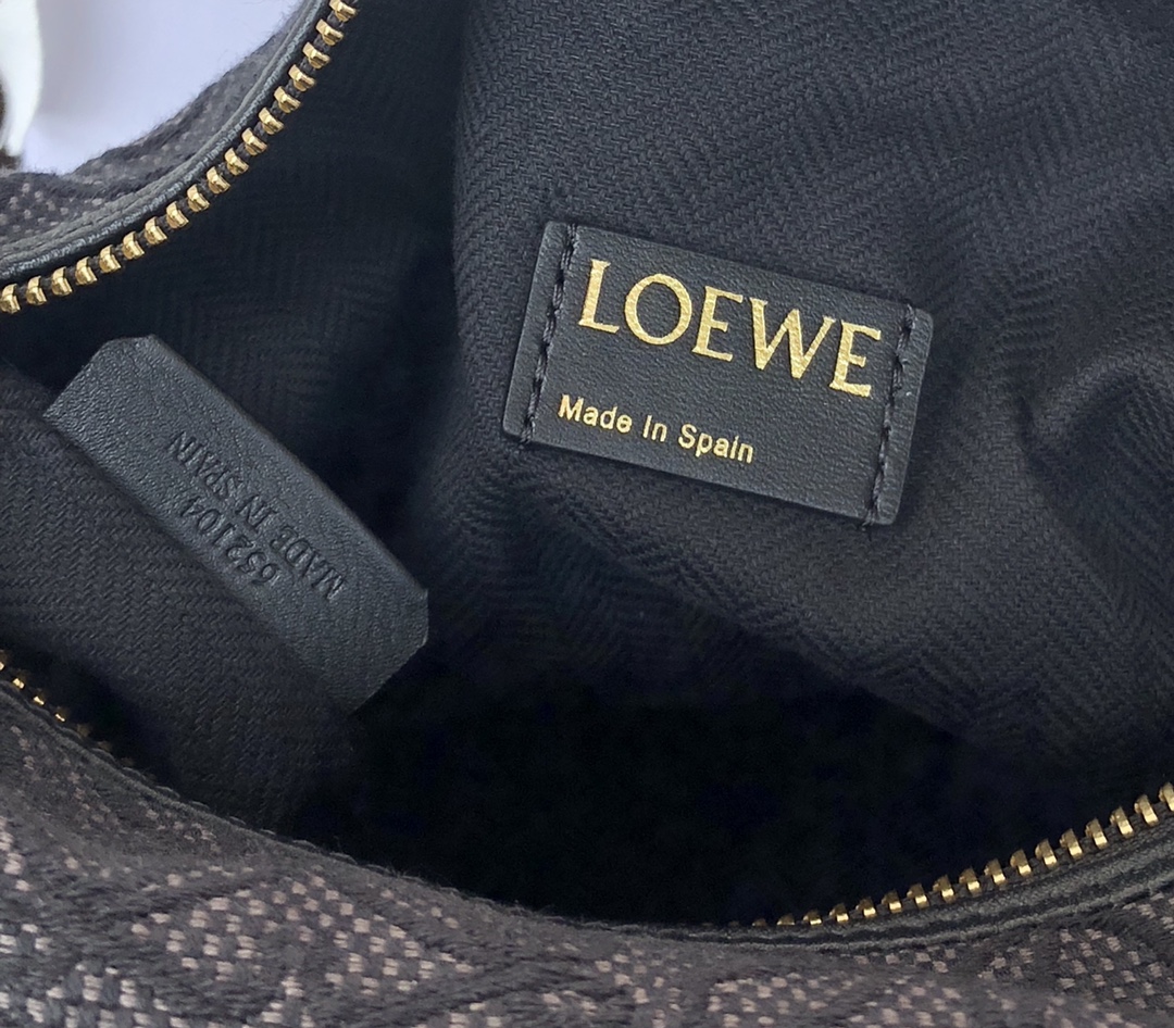 Handbags LOEWE  size:21-12-17 cm - vstockx