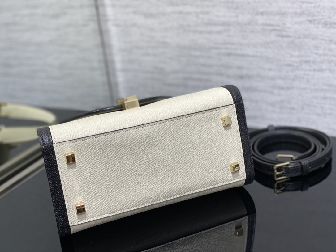 Handbag VALEXTRA size *'* - vstockx