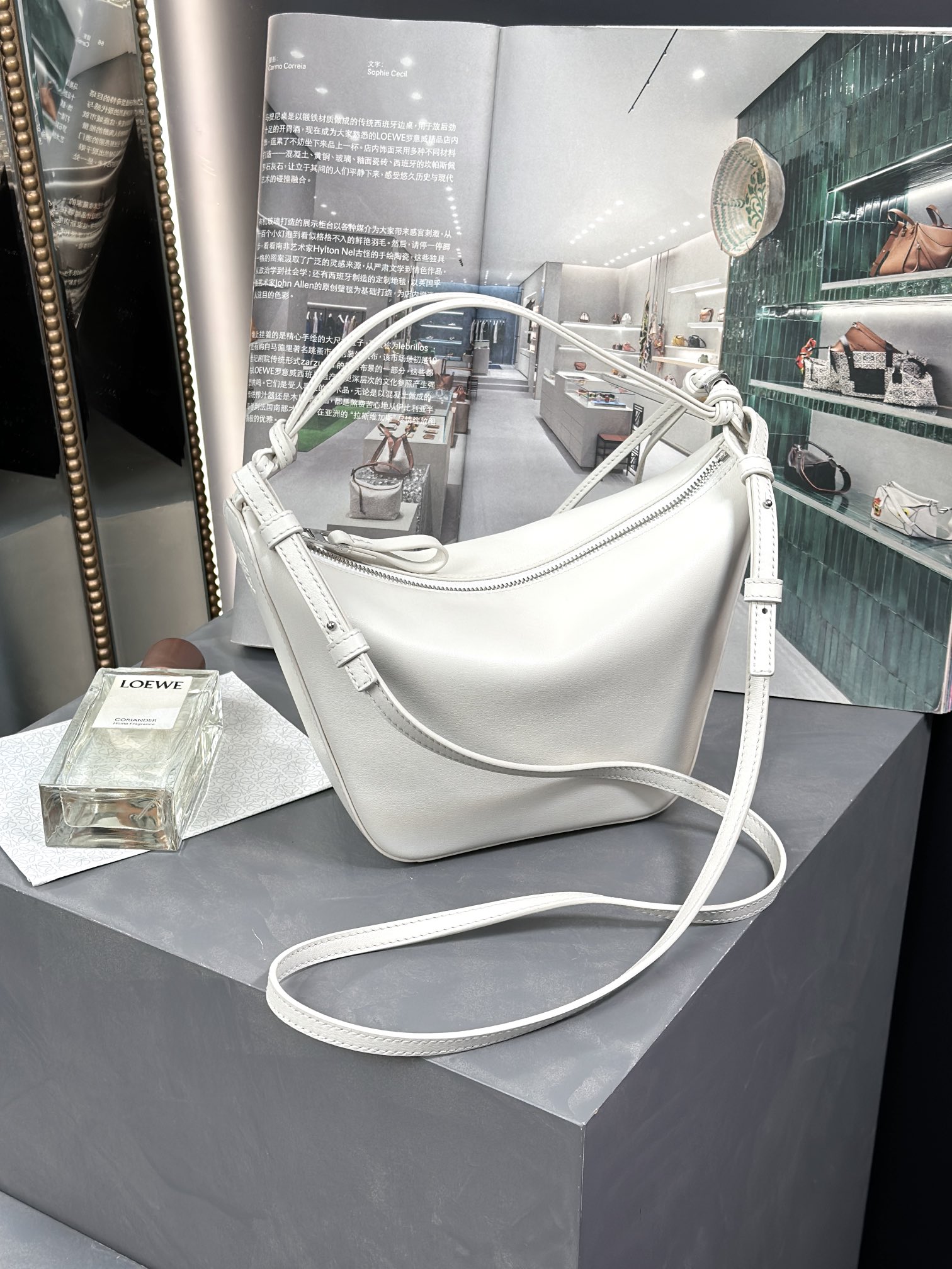 Handbags LOEWE   size:28-17-9.5 cm - vstockx