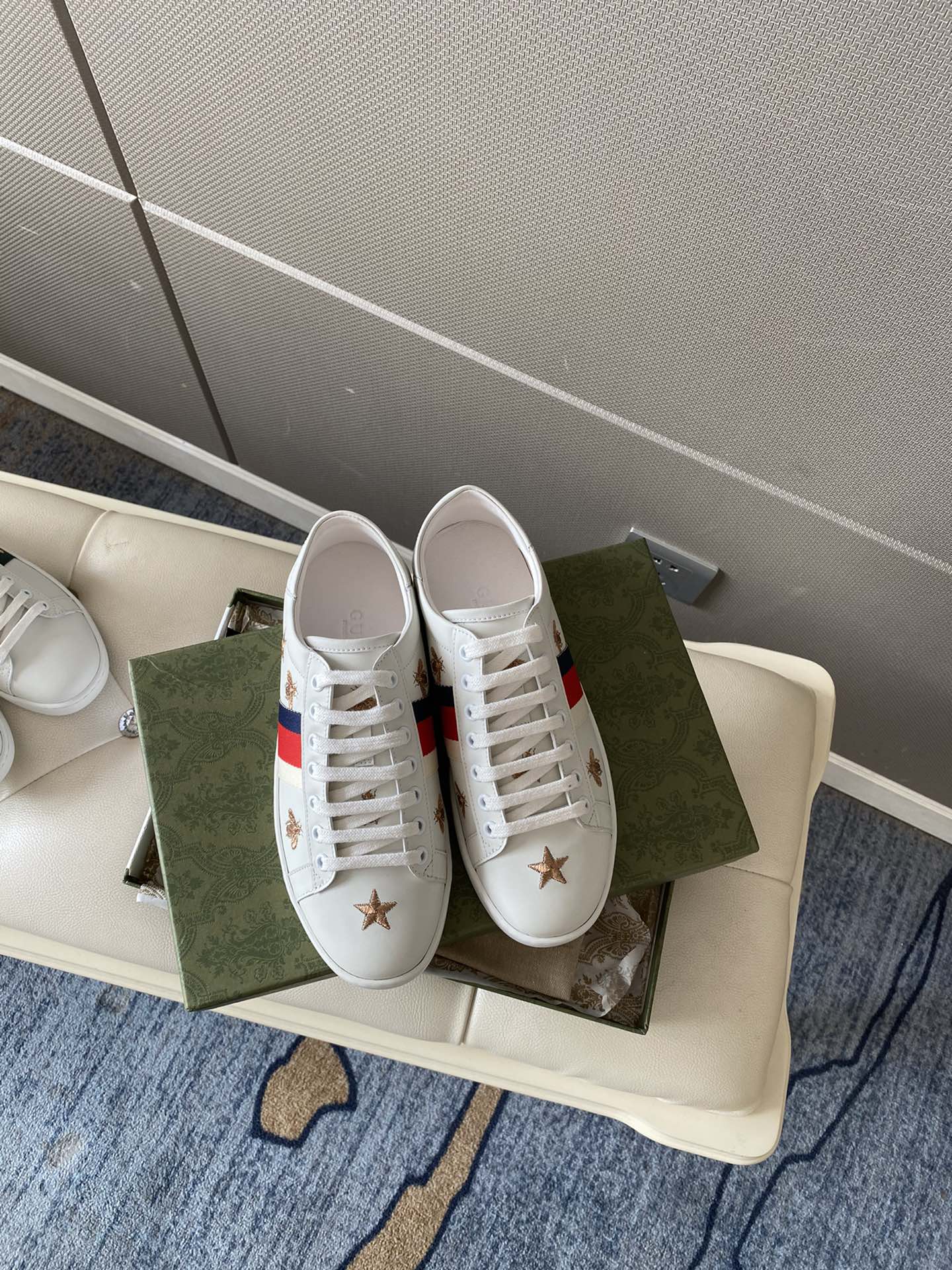 Gucci Women's Ace sneaker with bee sneaker 4 - vstockx